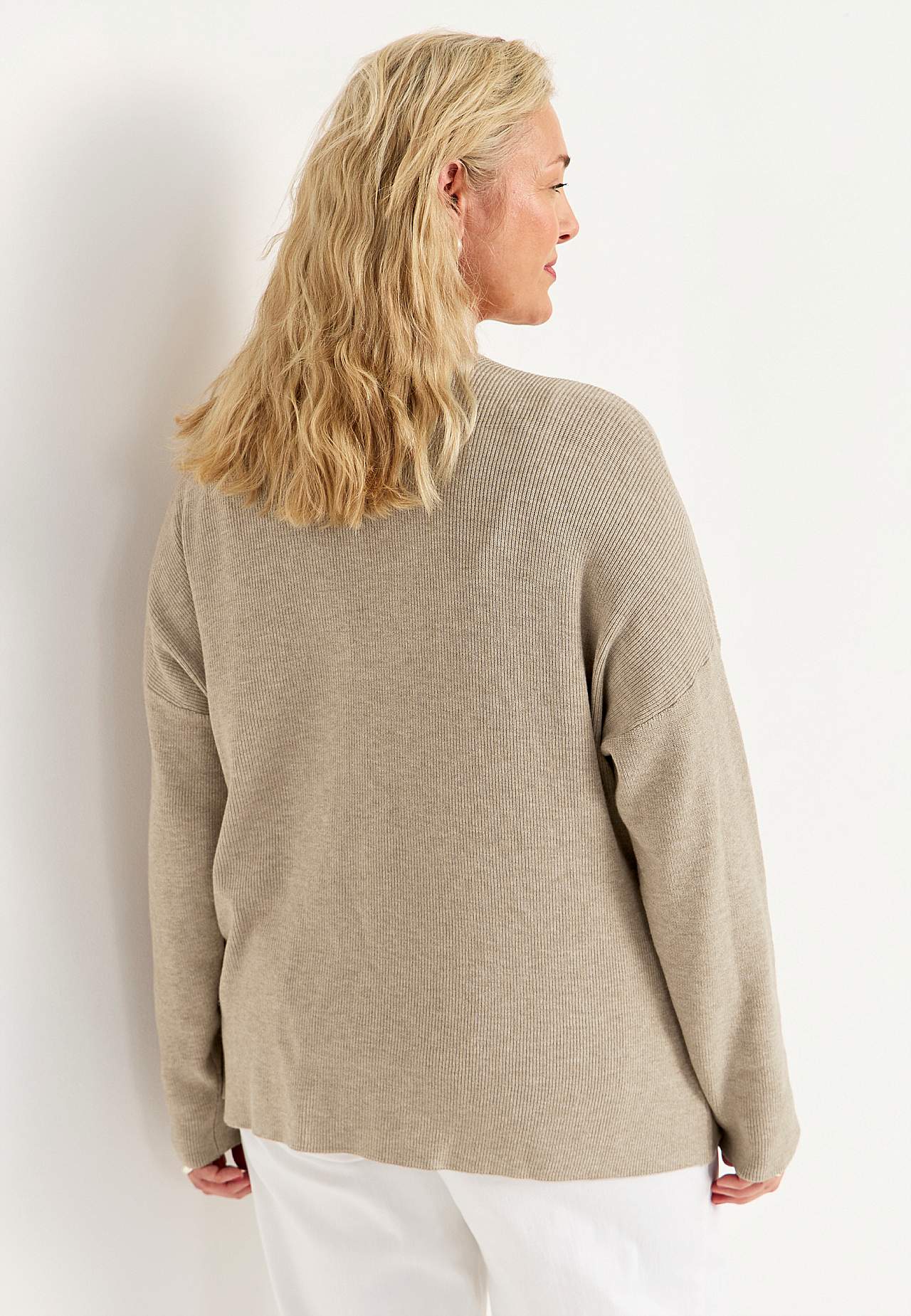 Fine-knitted cardigan