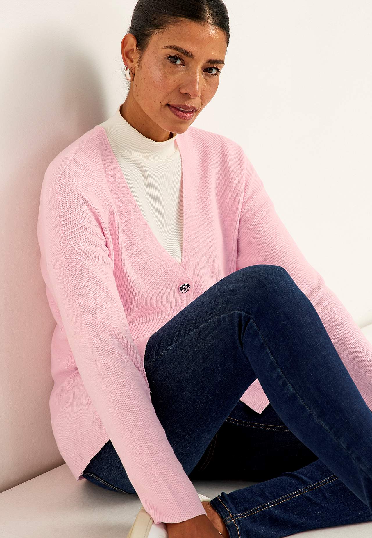 Fine-knitted cardigan