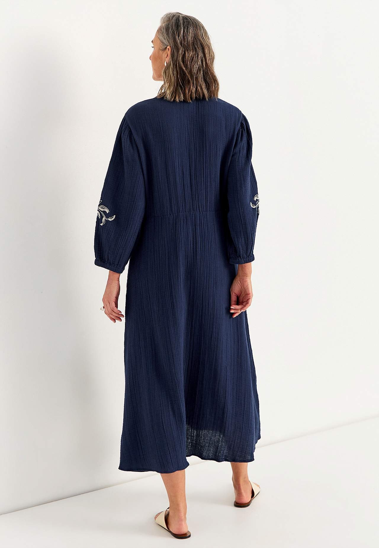 Dress in crinkled cotton with embroidery