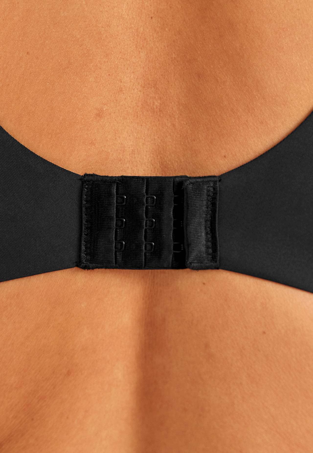 Unpadded underwired bra