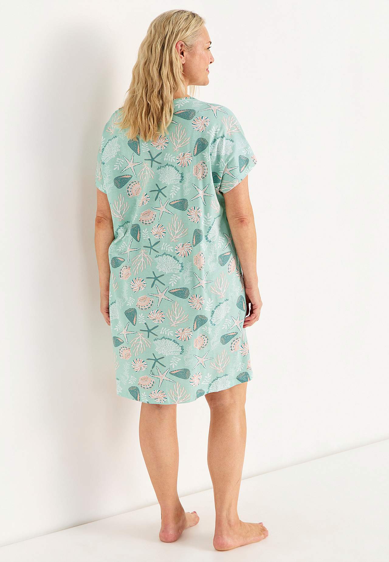 Short-sleeved nightdress