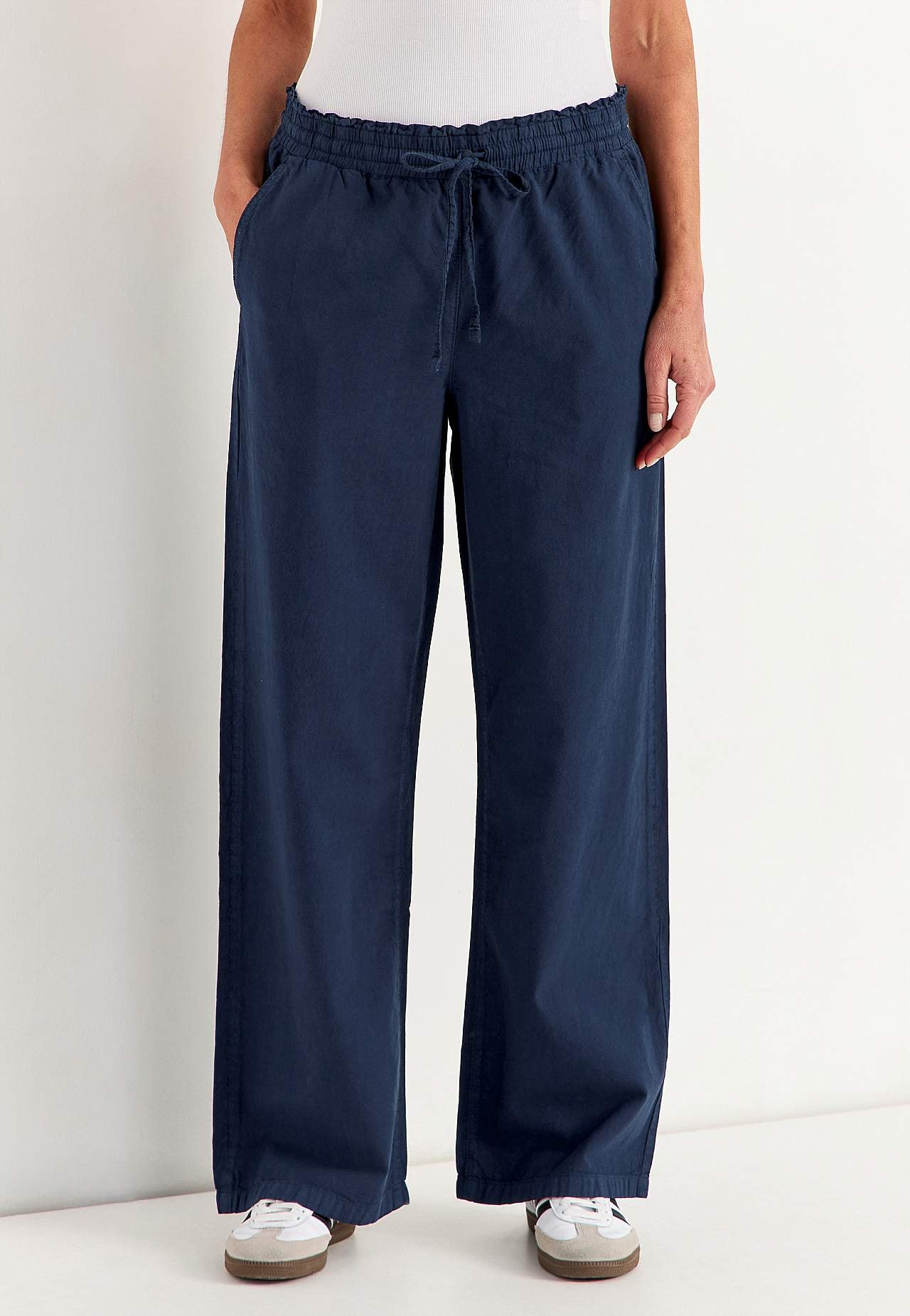 Trousers in washed cotton