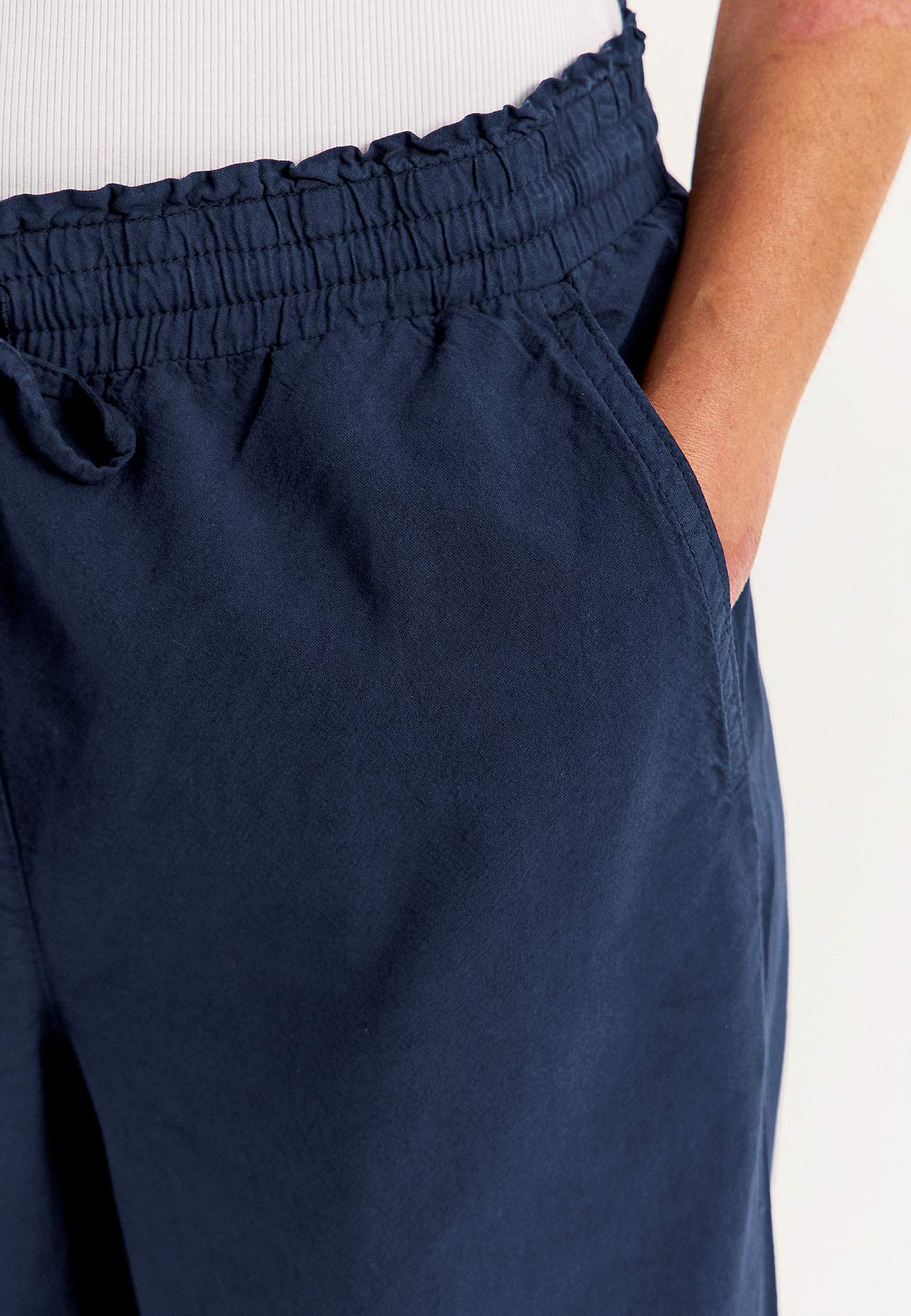 Trousers in washed cotton