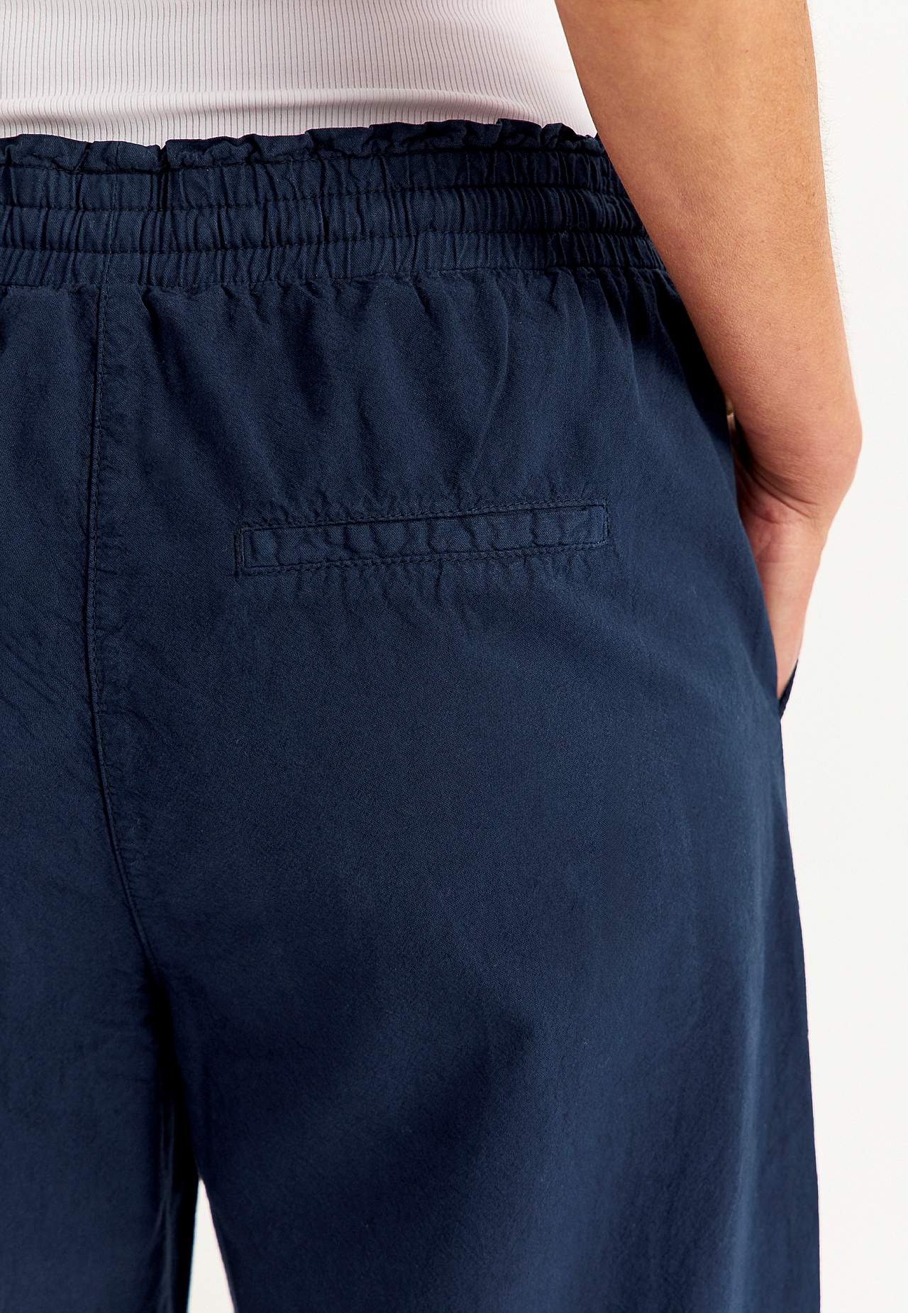 Trousers in washed cotton