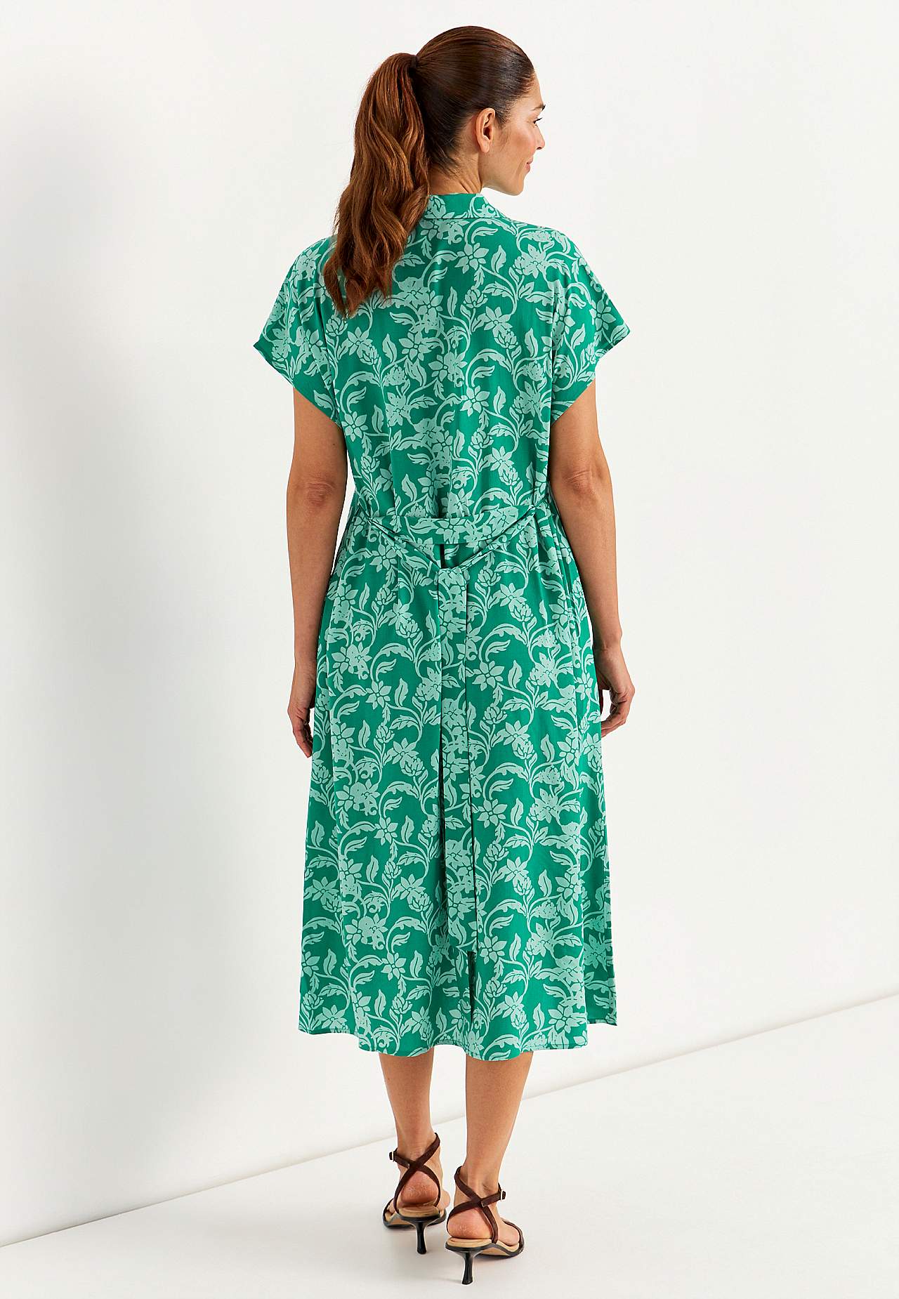 Shirt dress with pockets