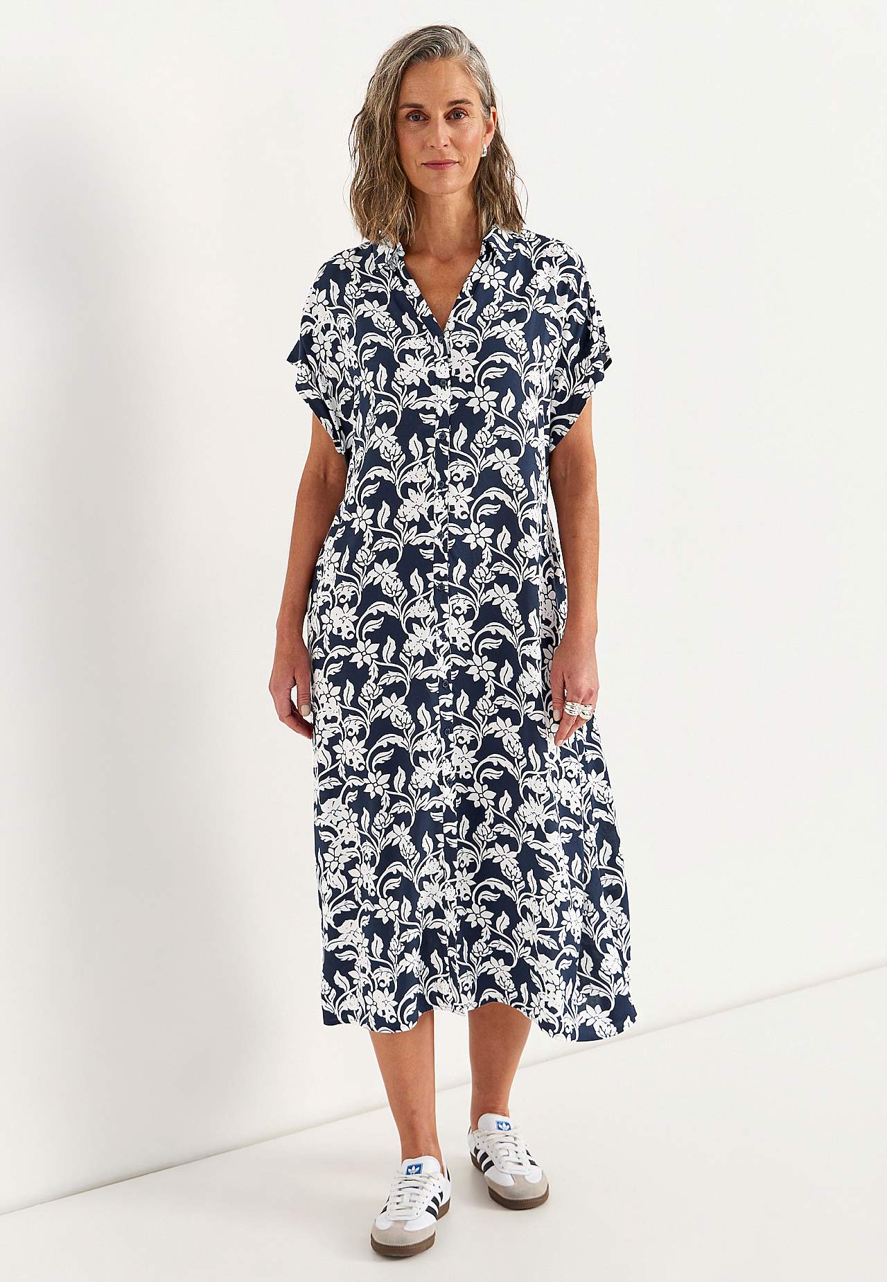 Shirt dress with pockets