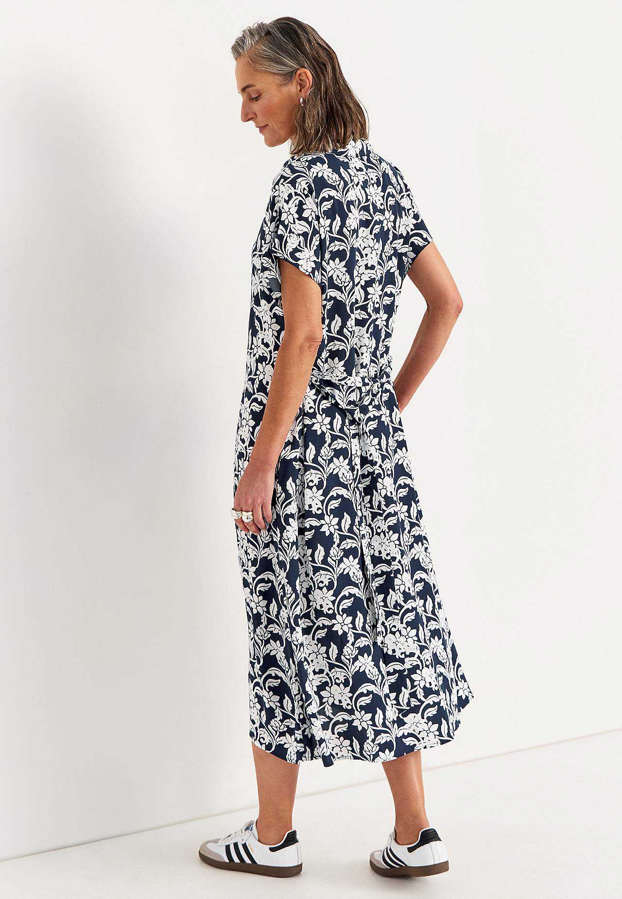 Shirt dress with pockets