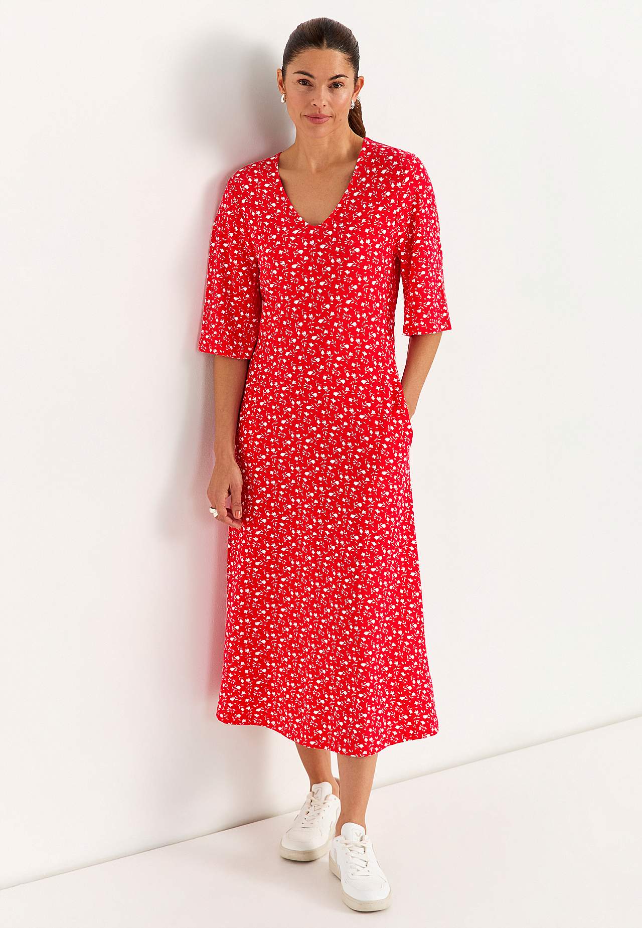 Jersey dress with a flower pattern and pockets
