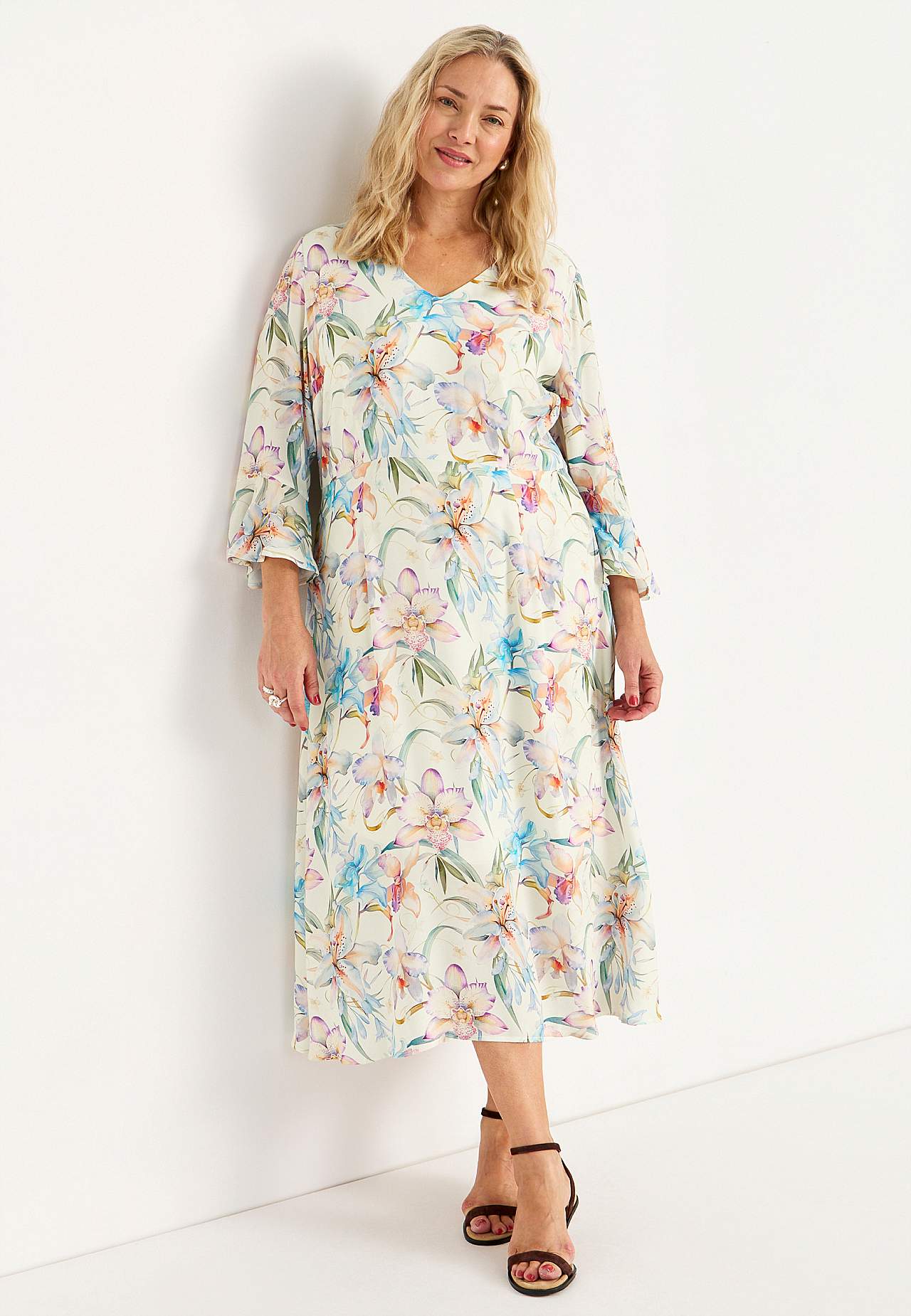 Dress with flounce sleeve