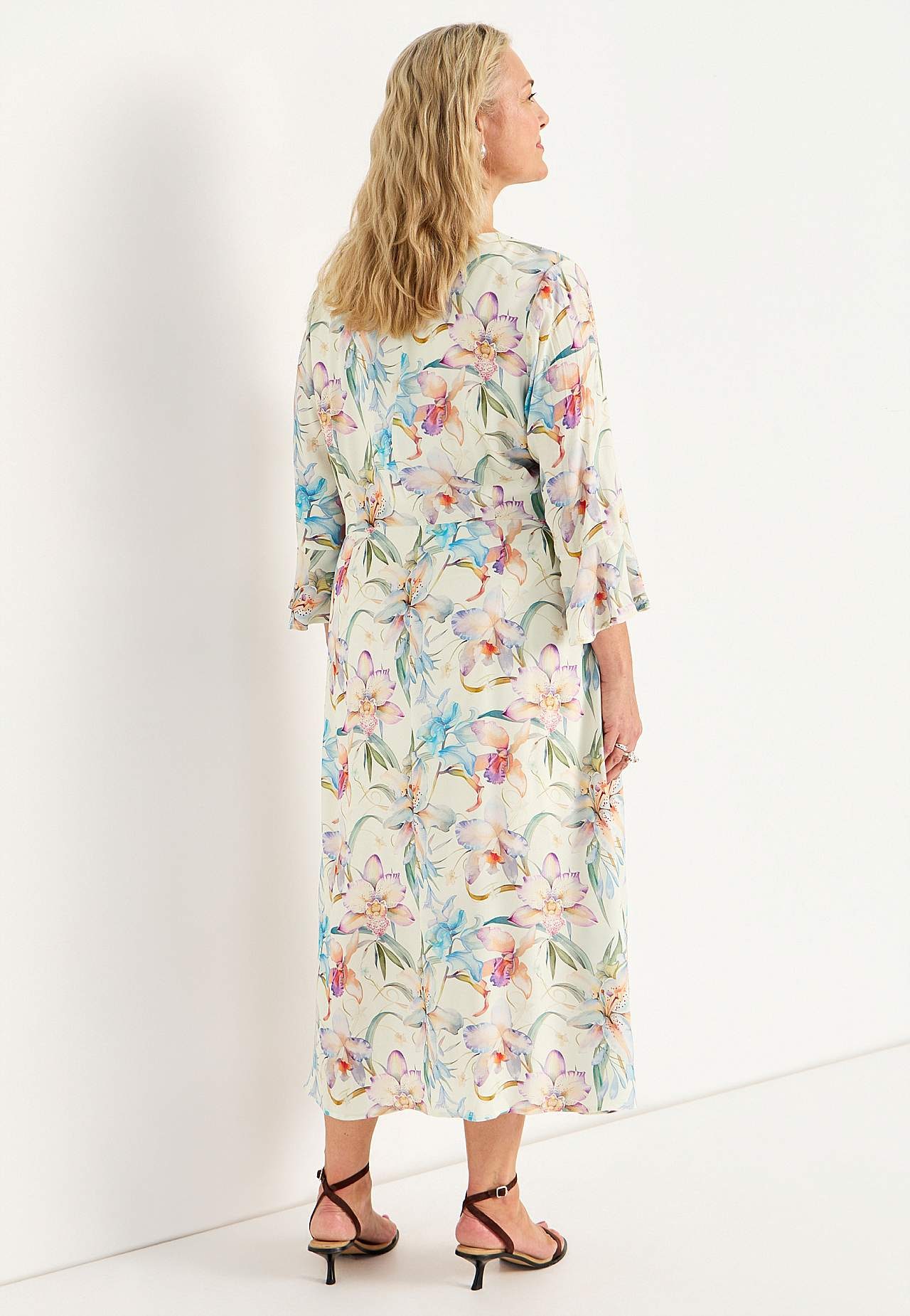 Dress with flounce sleeve