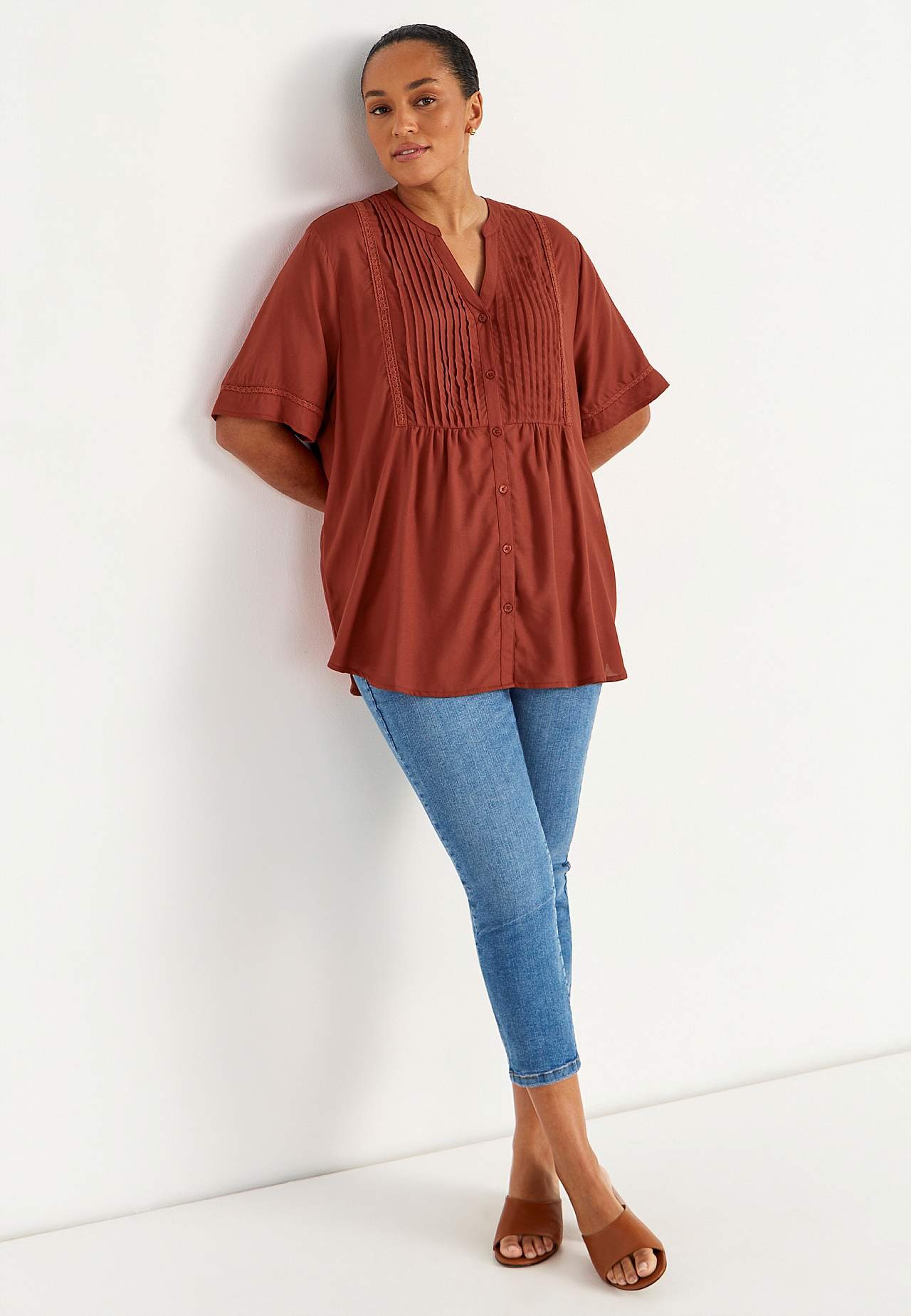Woven tunic with lace trims
