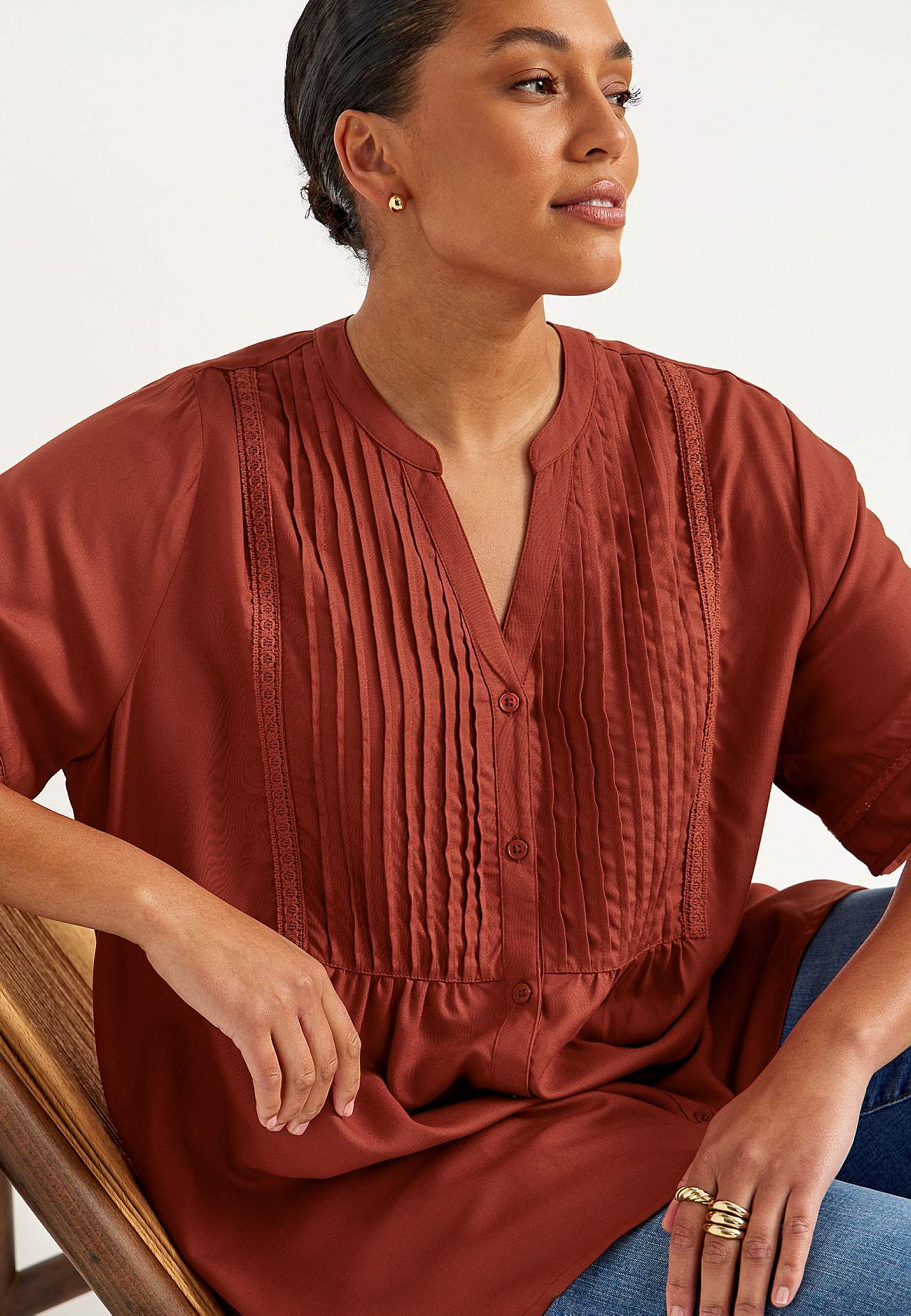 Woven tunic with lace trims