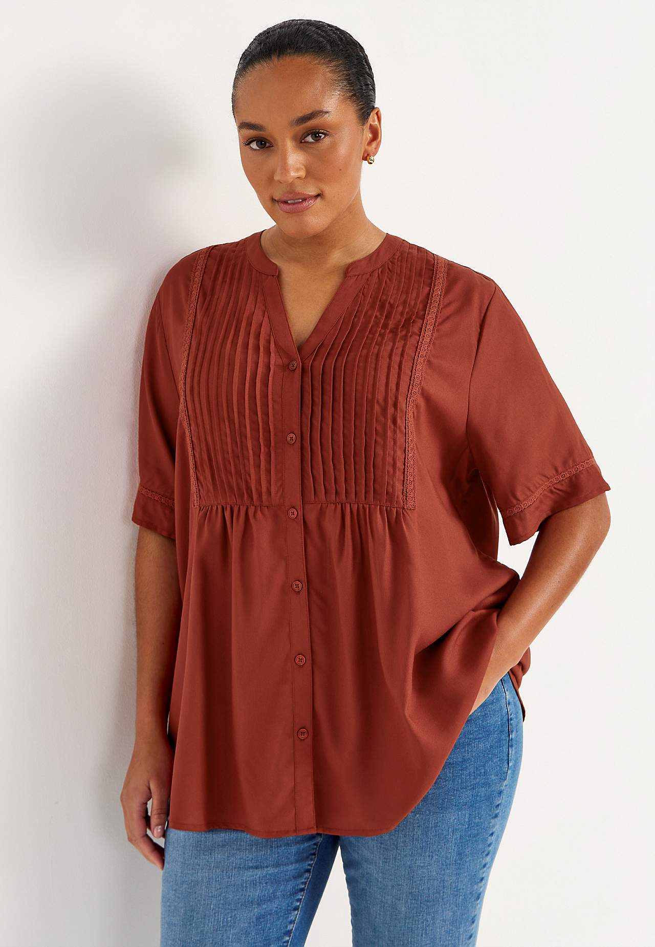 Woven tunic with lace trims