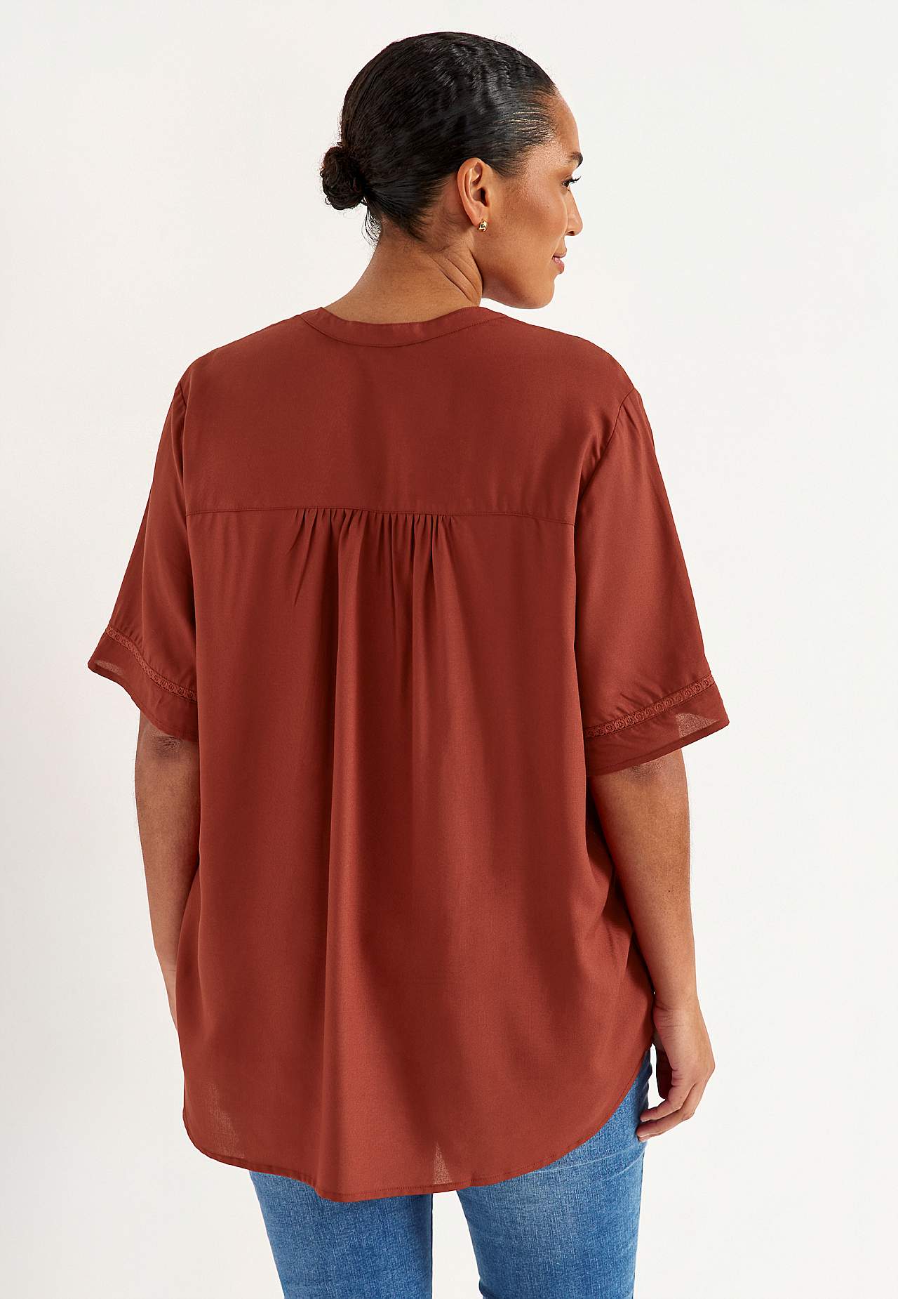 Woven tunic with lace trims
