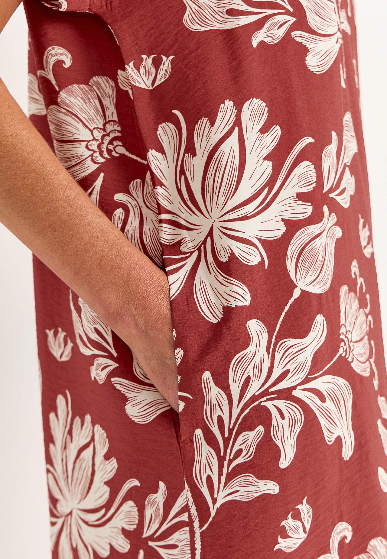 Patterned dress with pockets