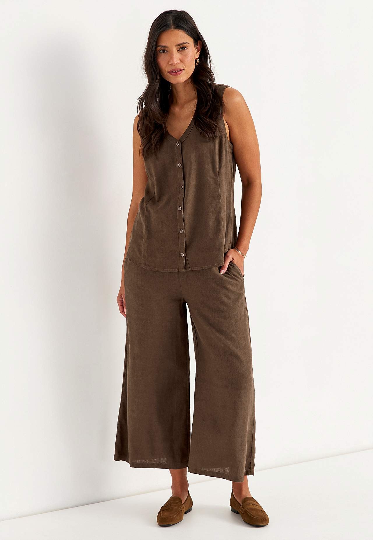 Sleeveless linen blouse