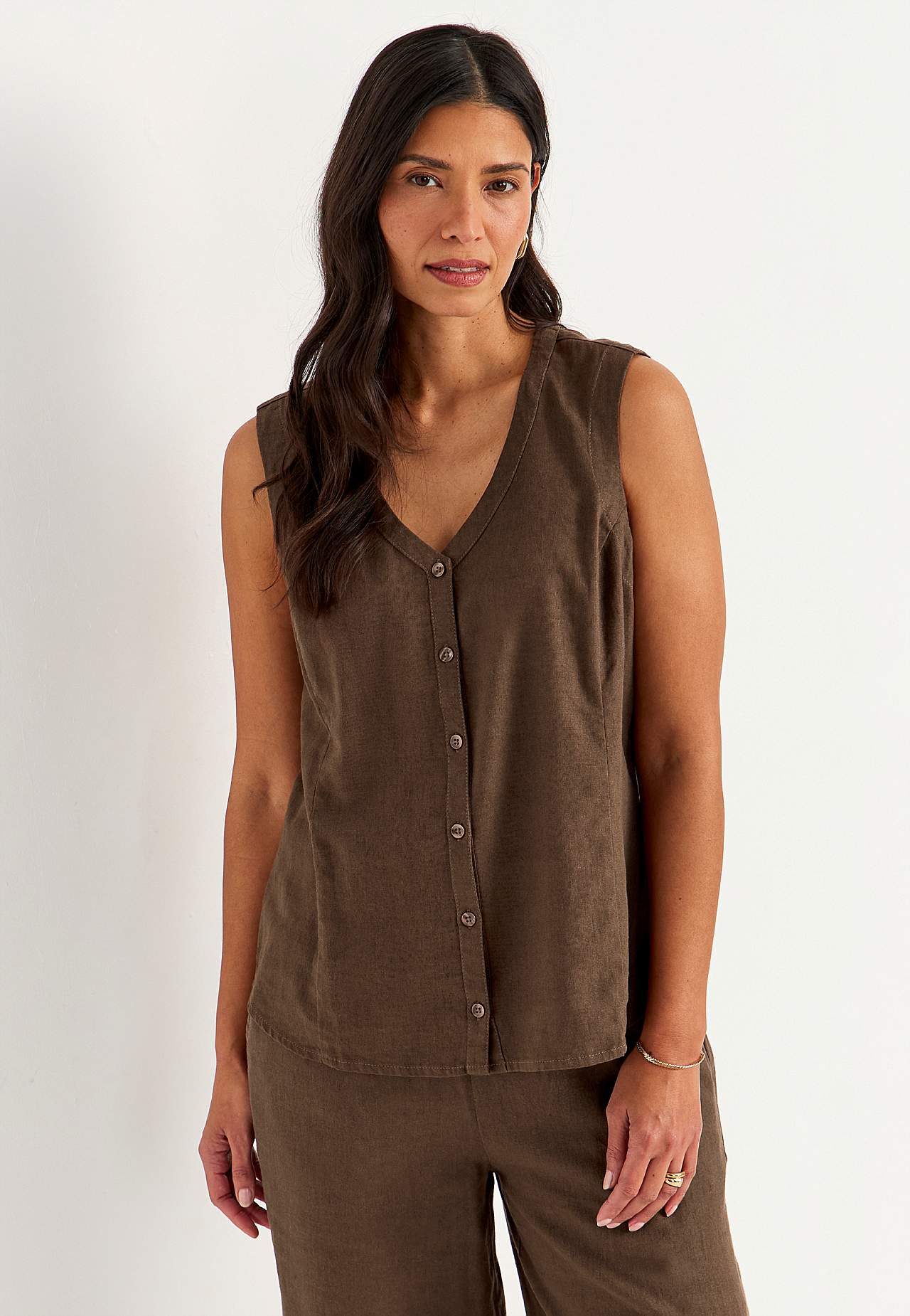 Sleeveless linen blouse