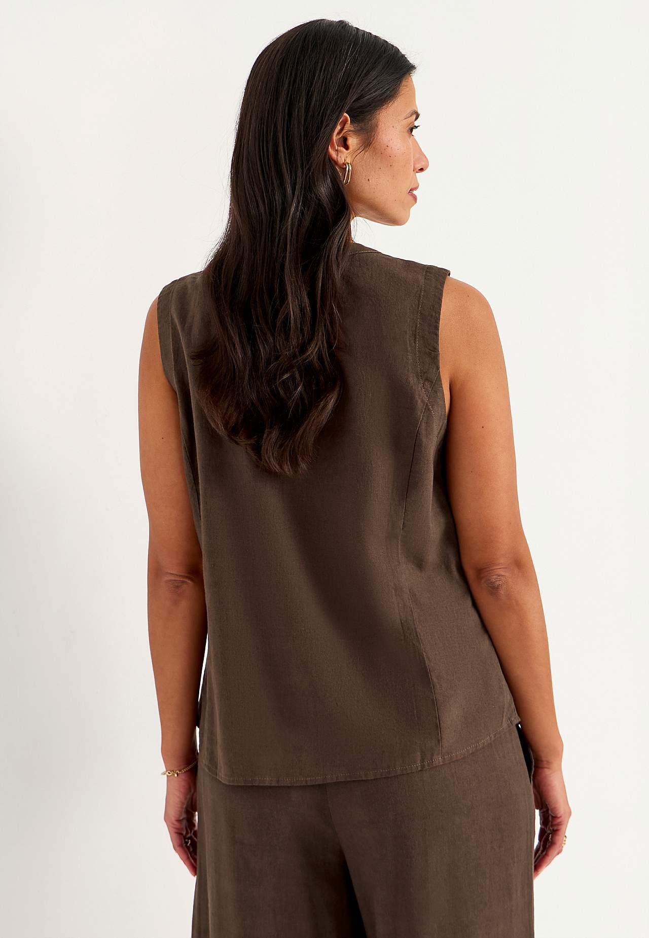 Sleeveless linen blouse