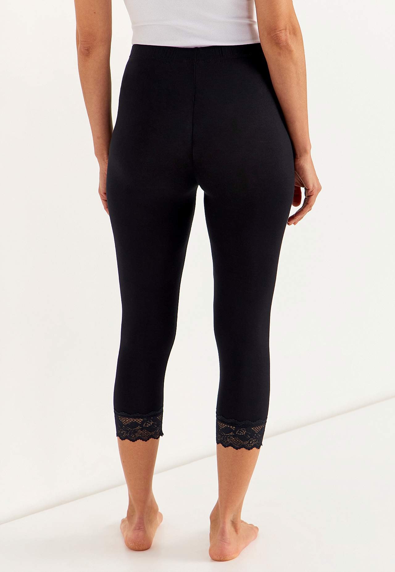 Capri leggings with lace