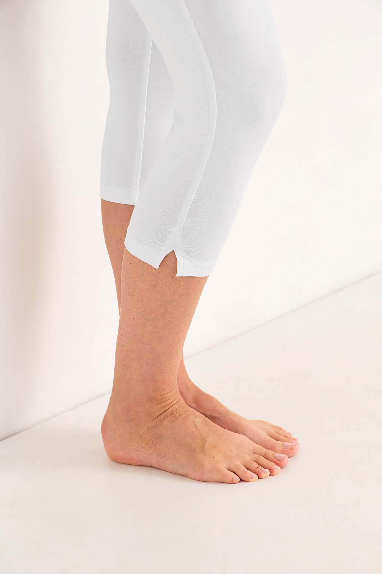 Capri leggings with side slits