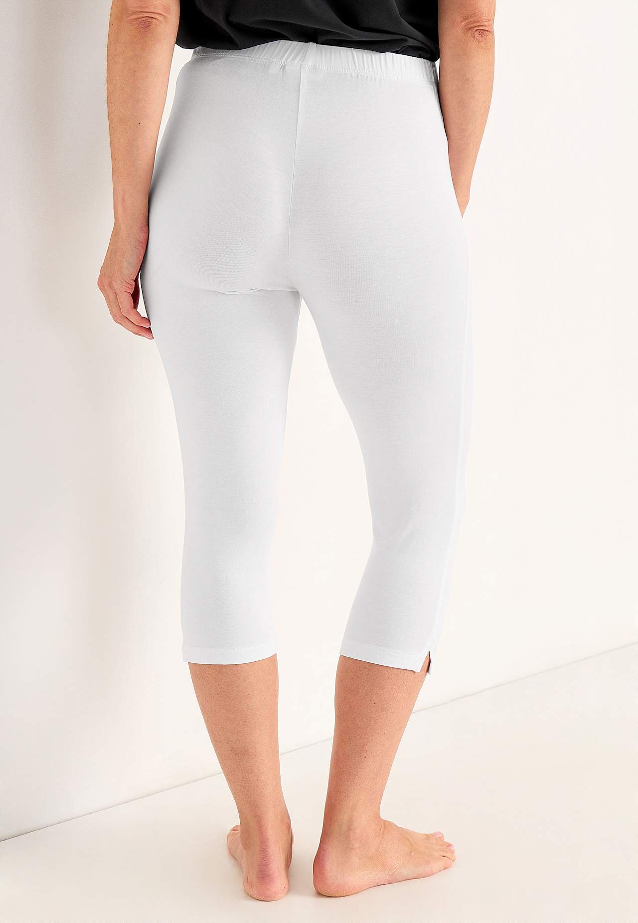 Capri leggings with side slits
