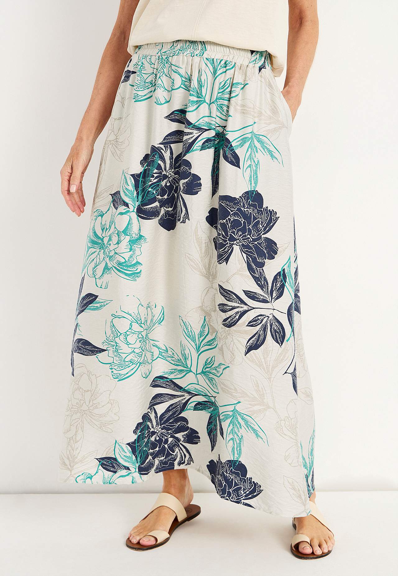 Floral skirt with pockets
