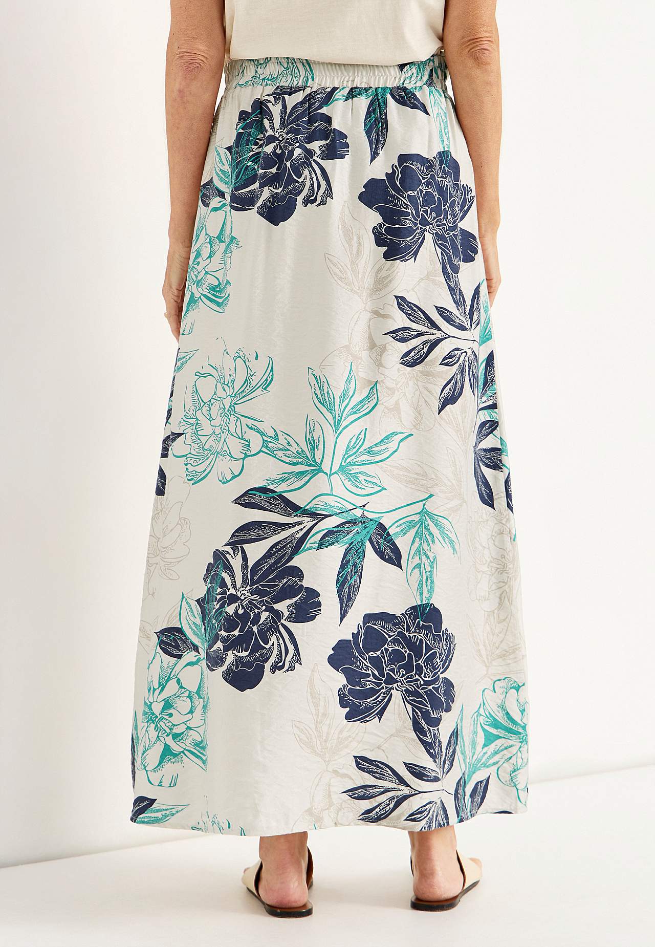 Floral skirt with pockets