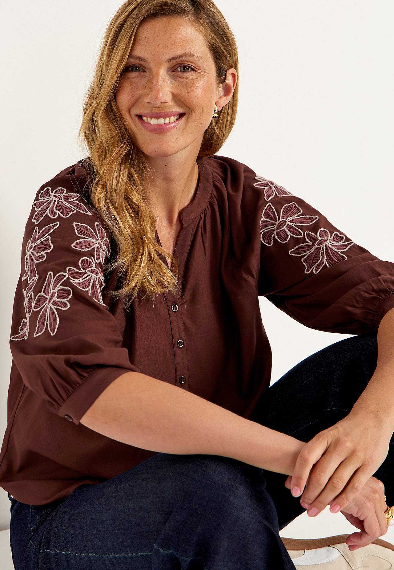 Viskosebluse med broderi