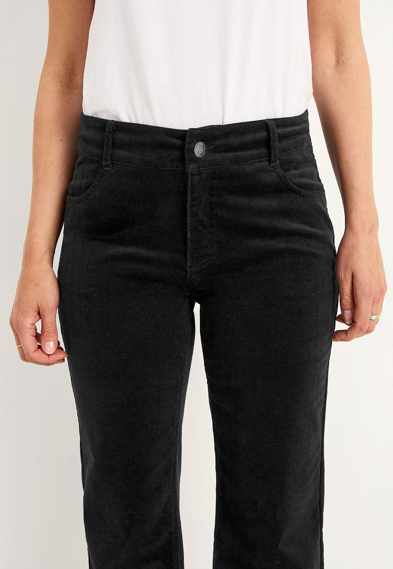 Kapearaidalliset, bootcut vakosamettihousut