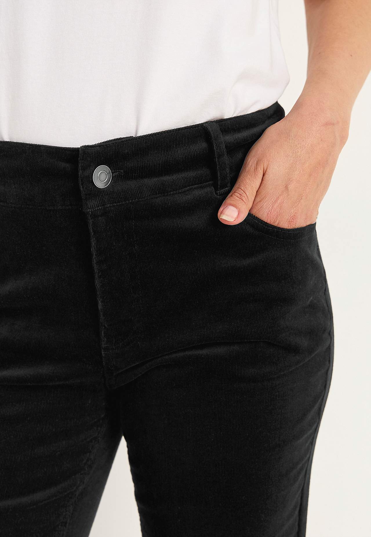 Kapearaidalliset, bootcut vakosamettihousut