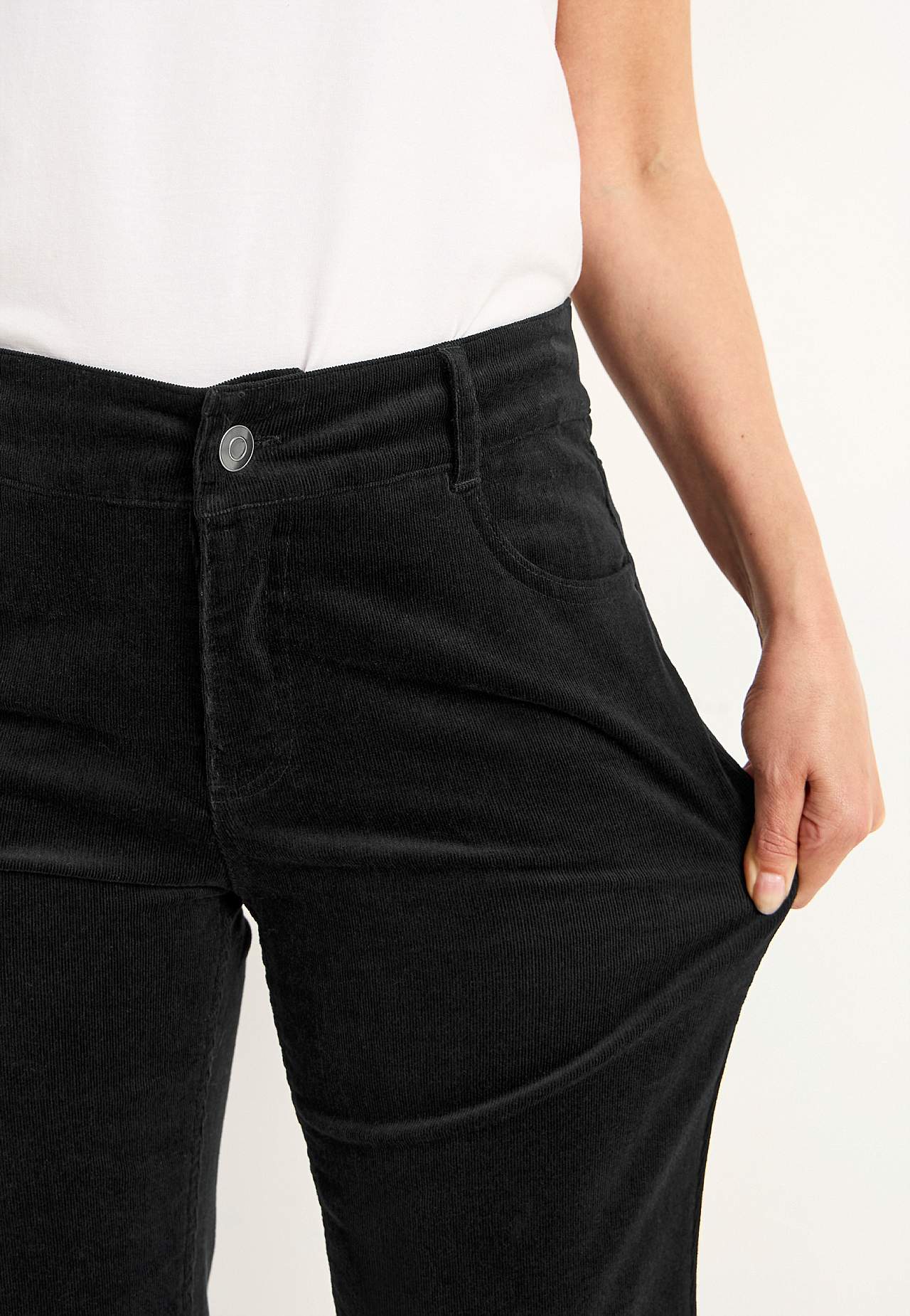 Kapearaidalliset, bootcut vakosamettihousut