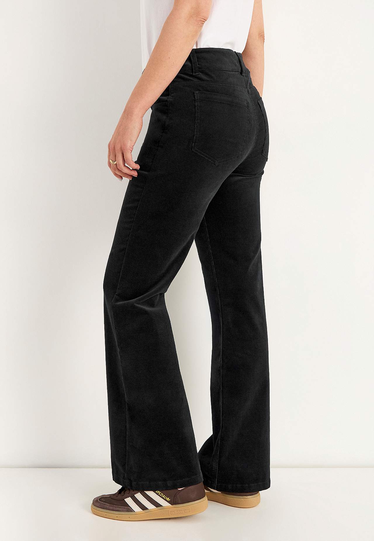 Kapearaidalliset, bootcut vakosamettihousut