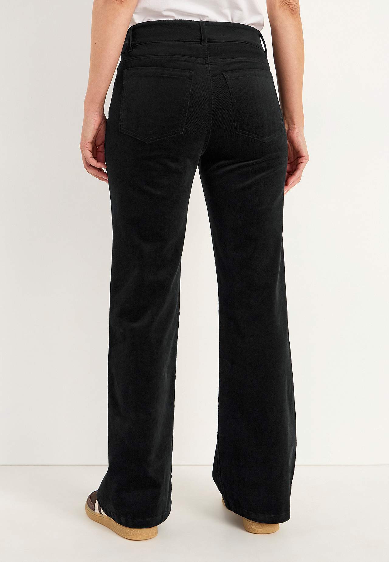 Kapearaidalliset, bootcut vakosamettihousut