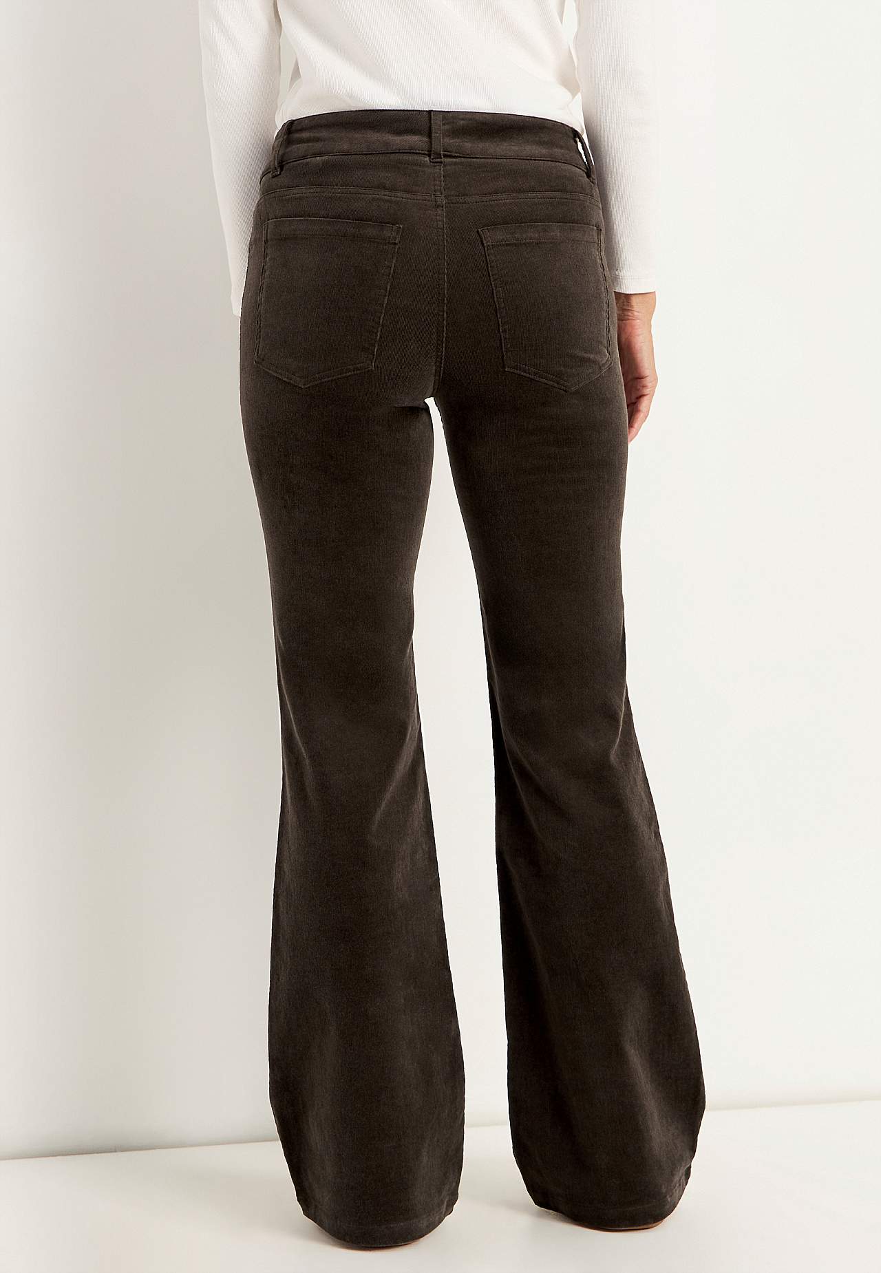 Kapearaidalliset, bootcut vakosamettihousut