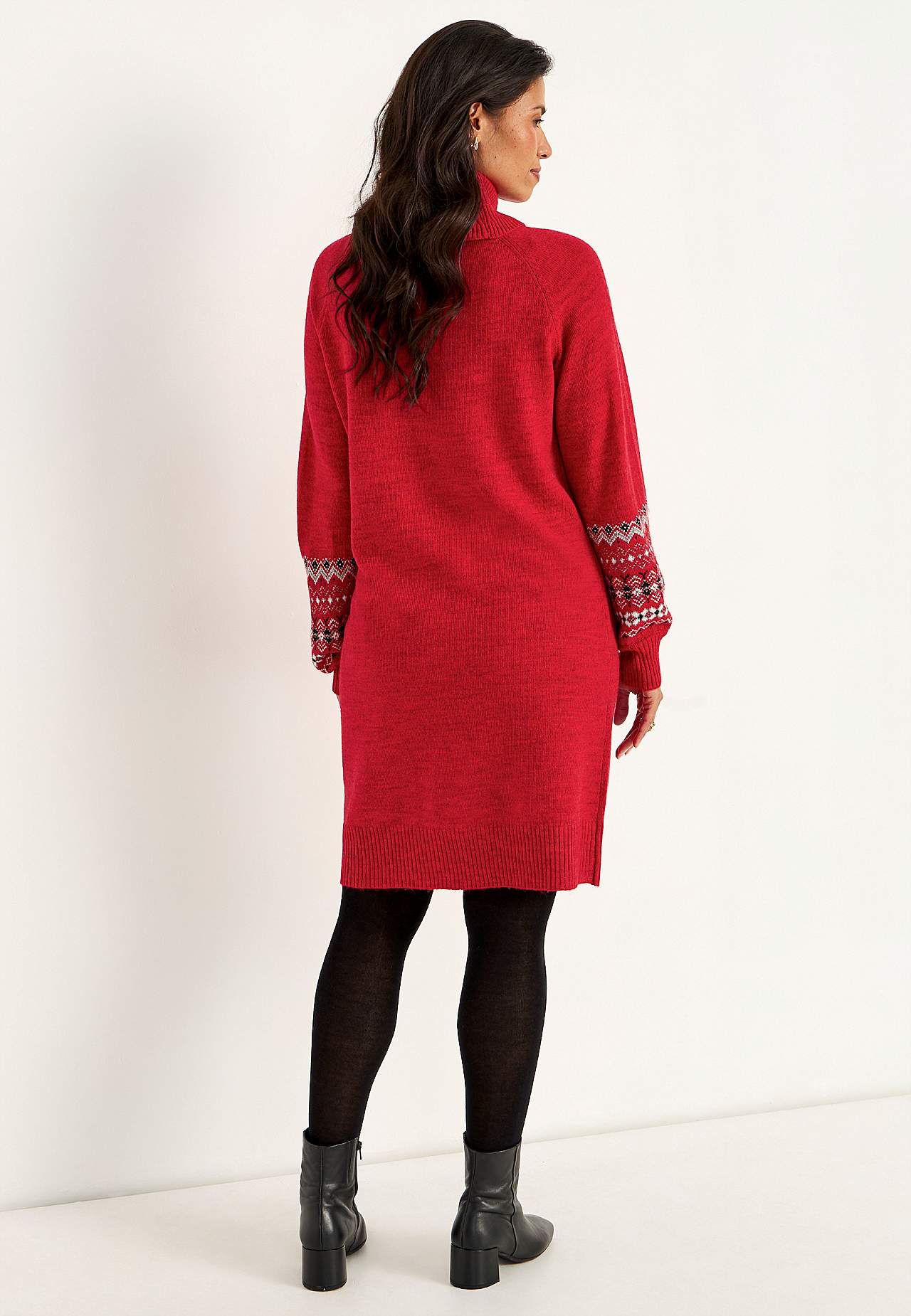 Neulottu mekko jacquard-kuvioisilla hihoilla