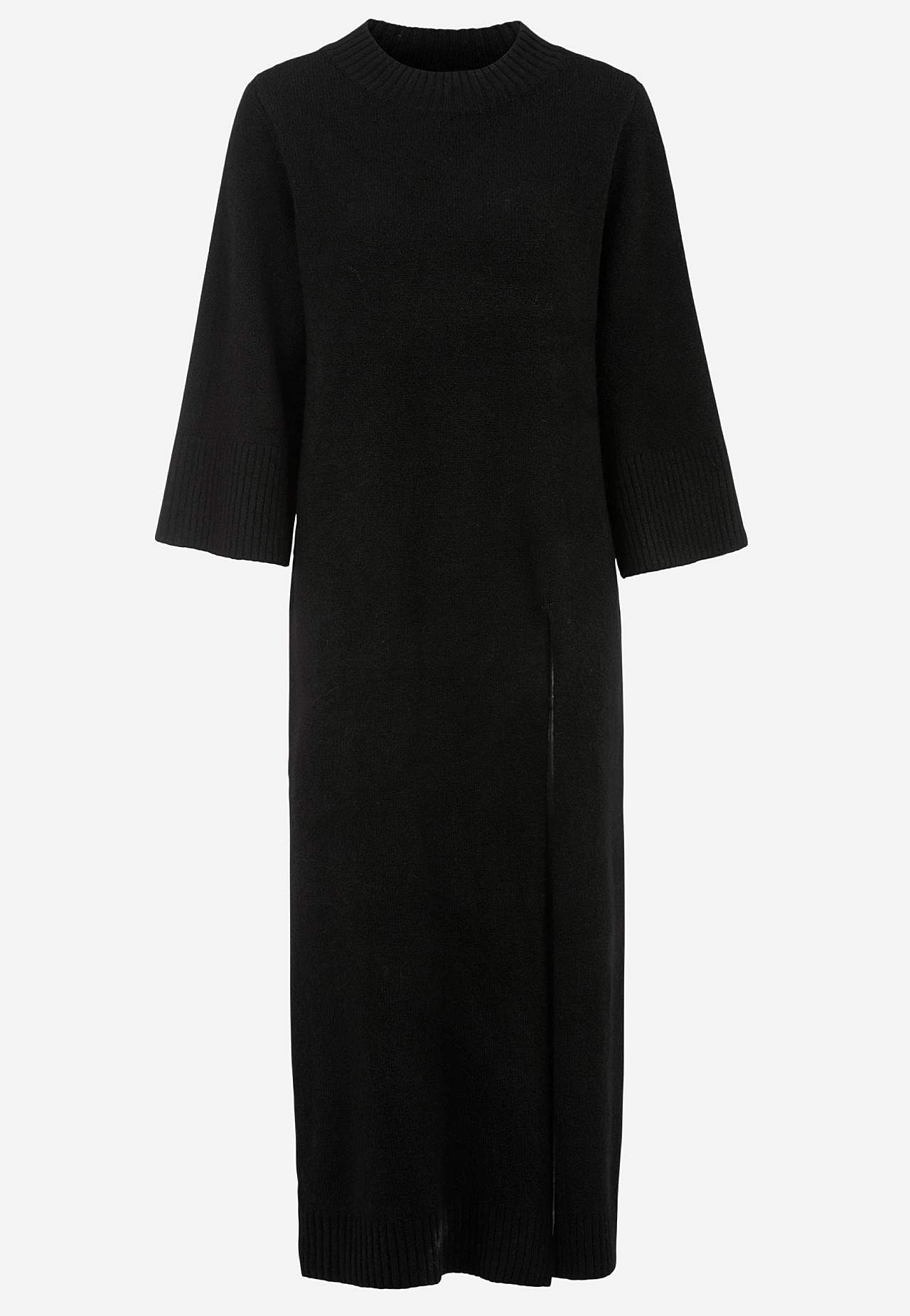 Knitted dress with high slit