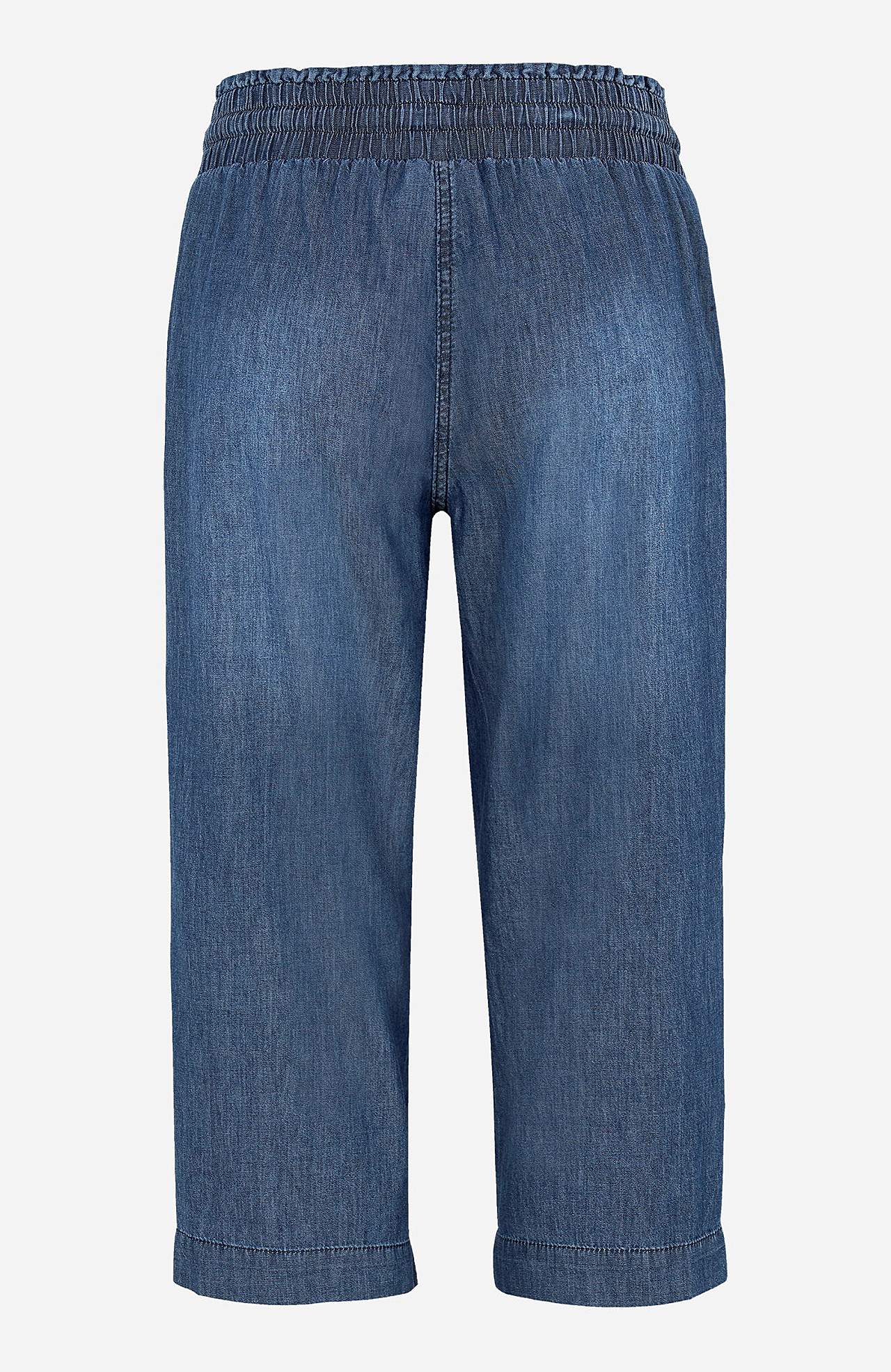 Casual capri trousers in denim