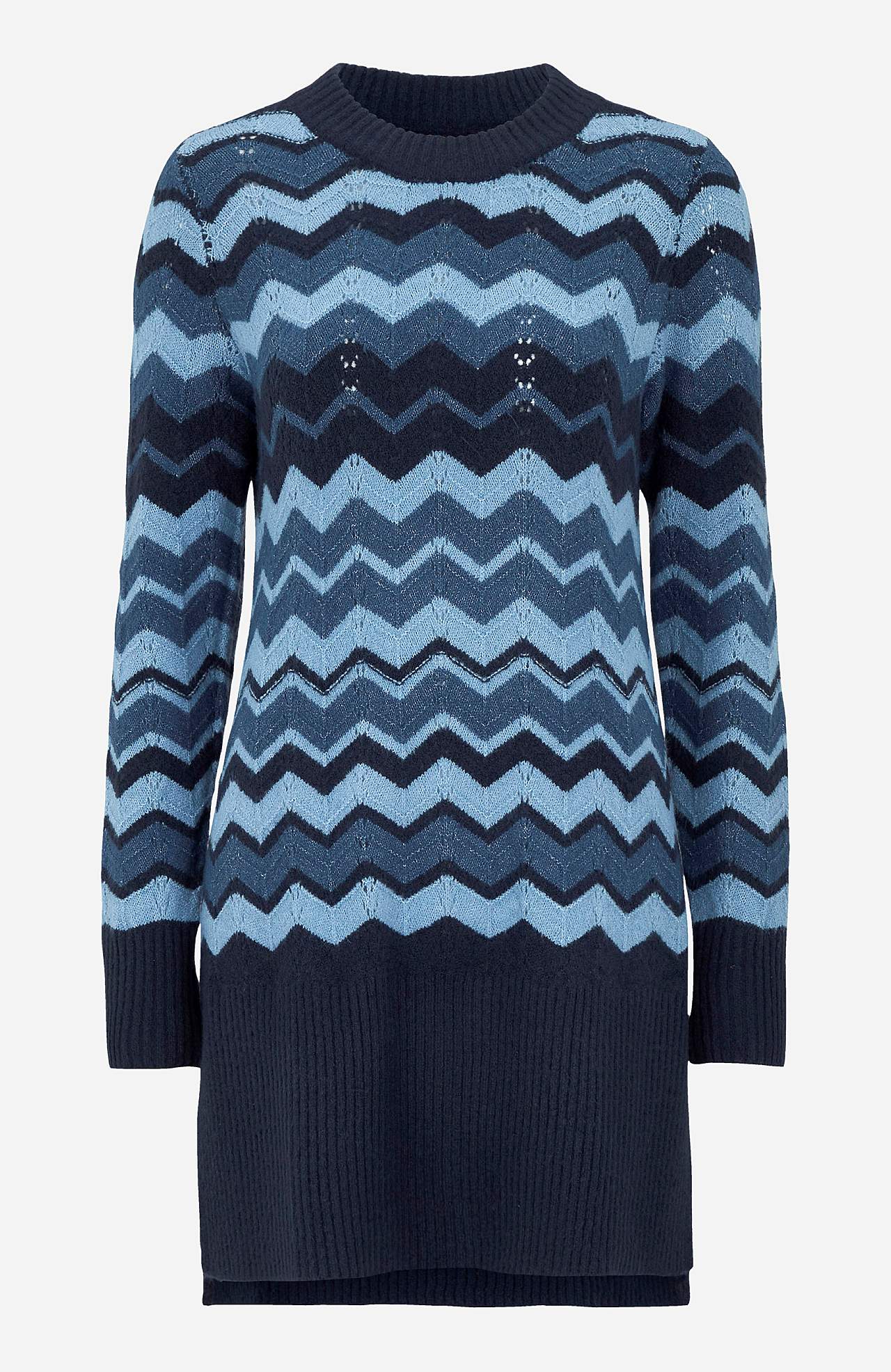 Knitted sweater with zigzag pattern