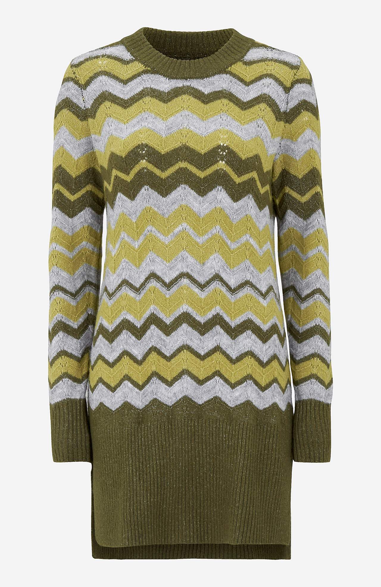 Knitted sweater with zigzag pattern