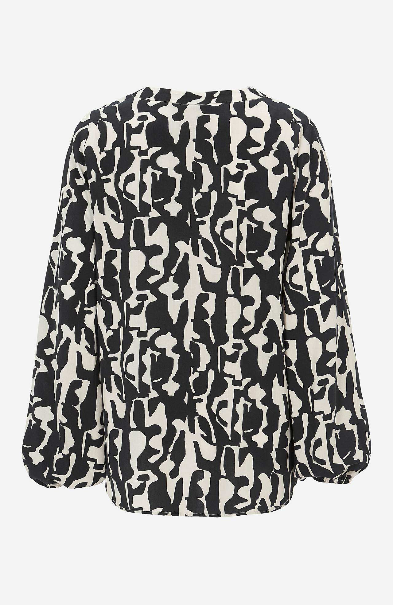 Long-sleeved blouse