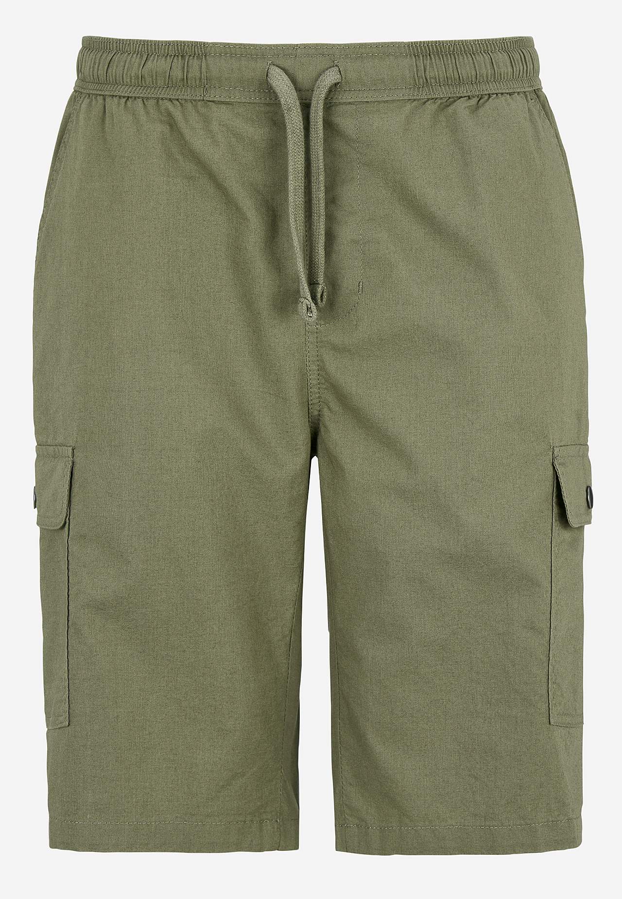 Cargo shorts with multiple pockets