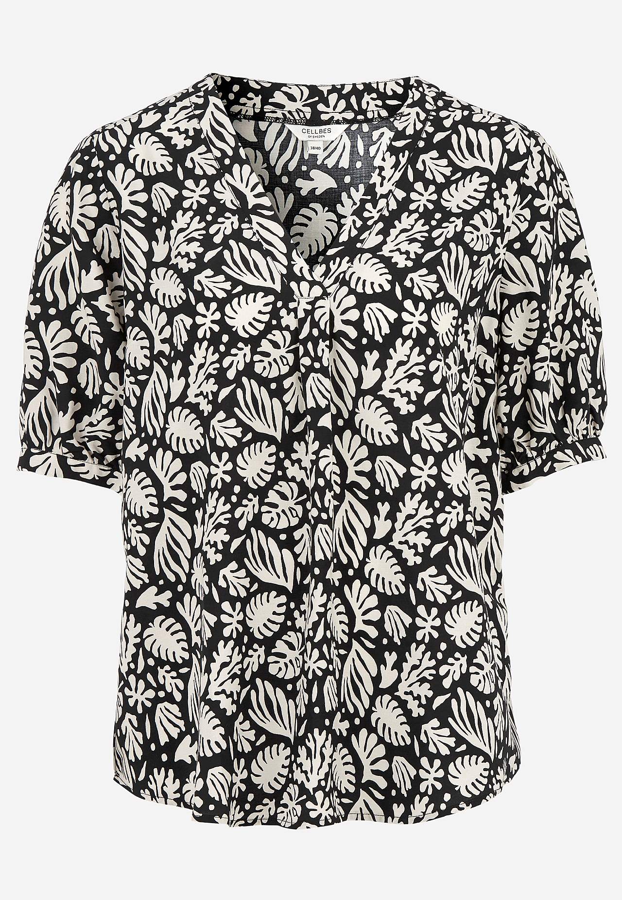 Short-sleeved blouse