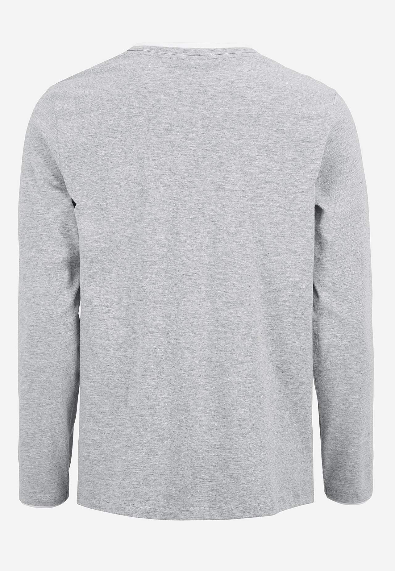 Long-sleeved t-shirt