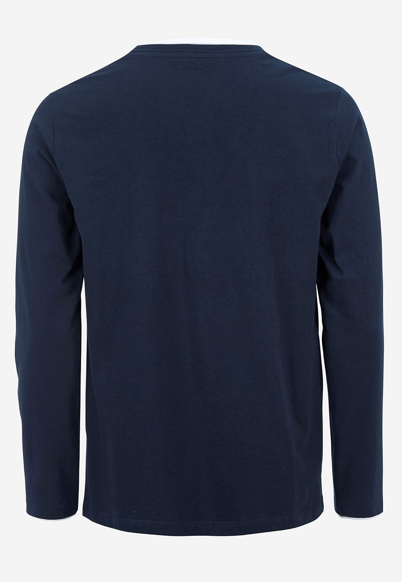 Long-sleeved t-shirt