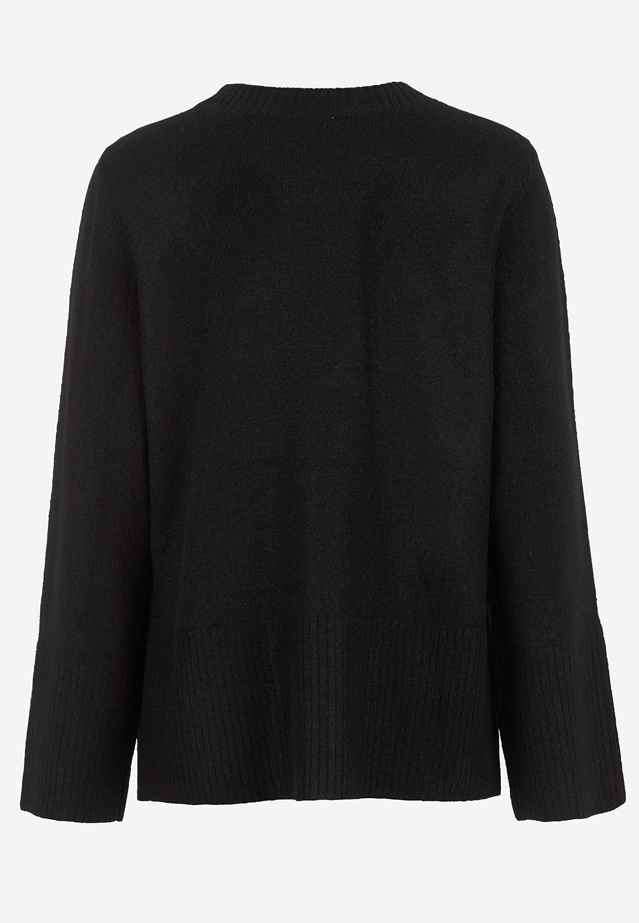 Knitted sweater with slits