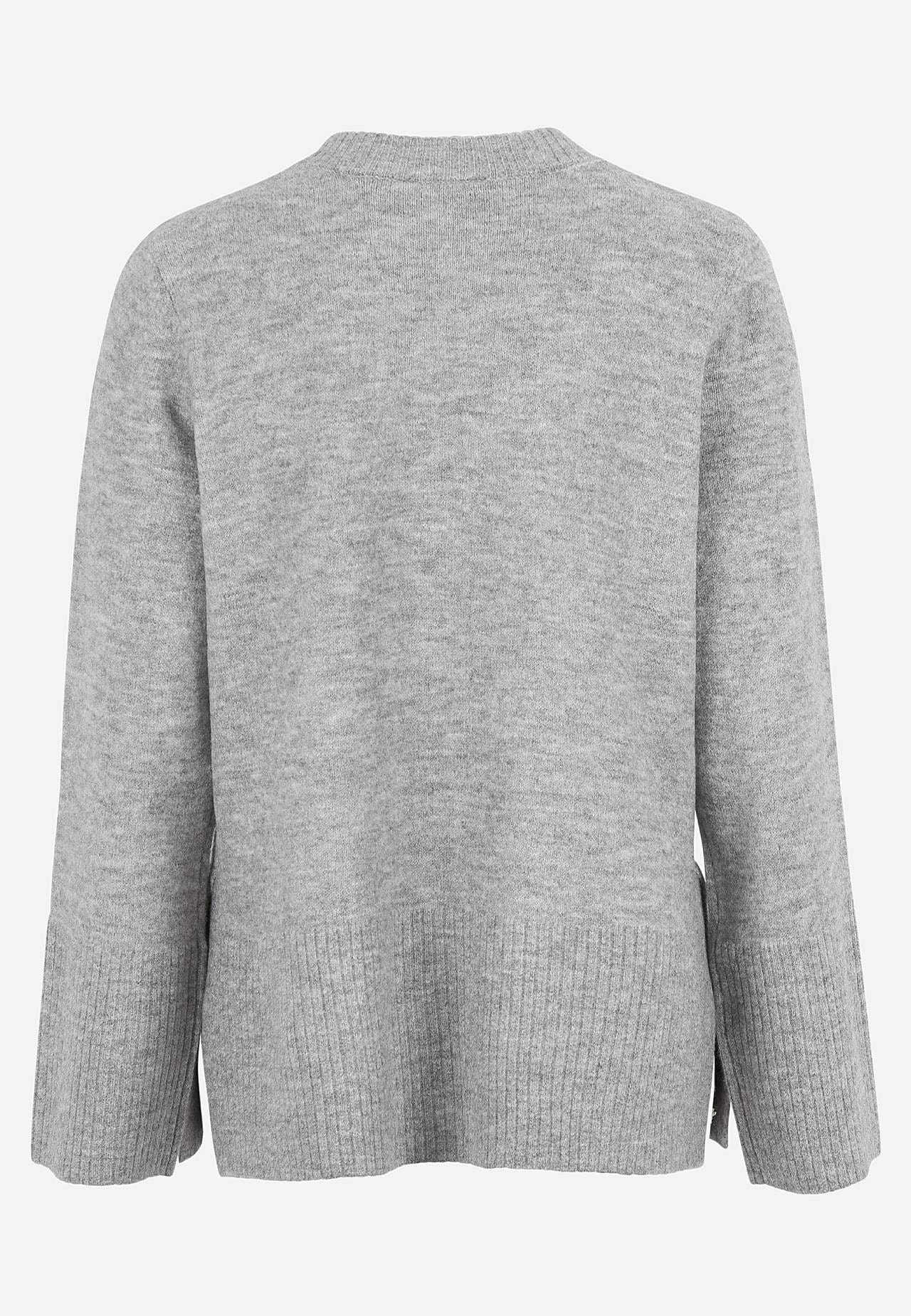 Knitted sweater with slits