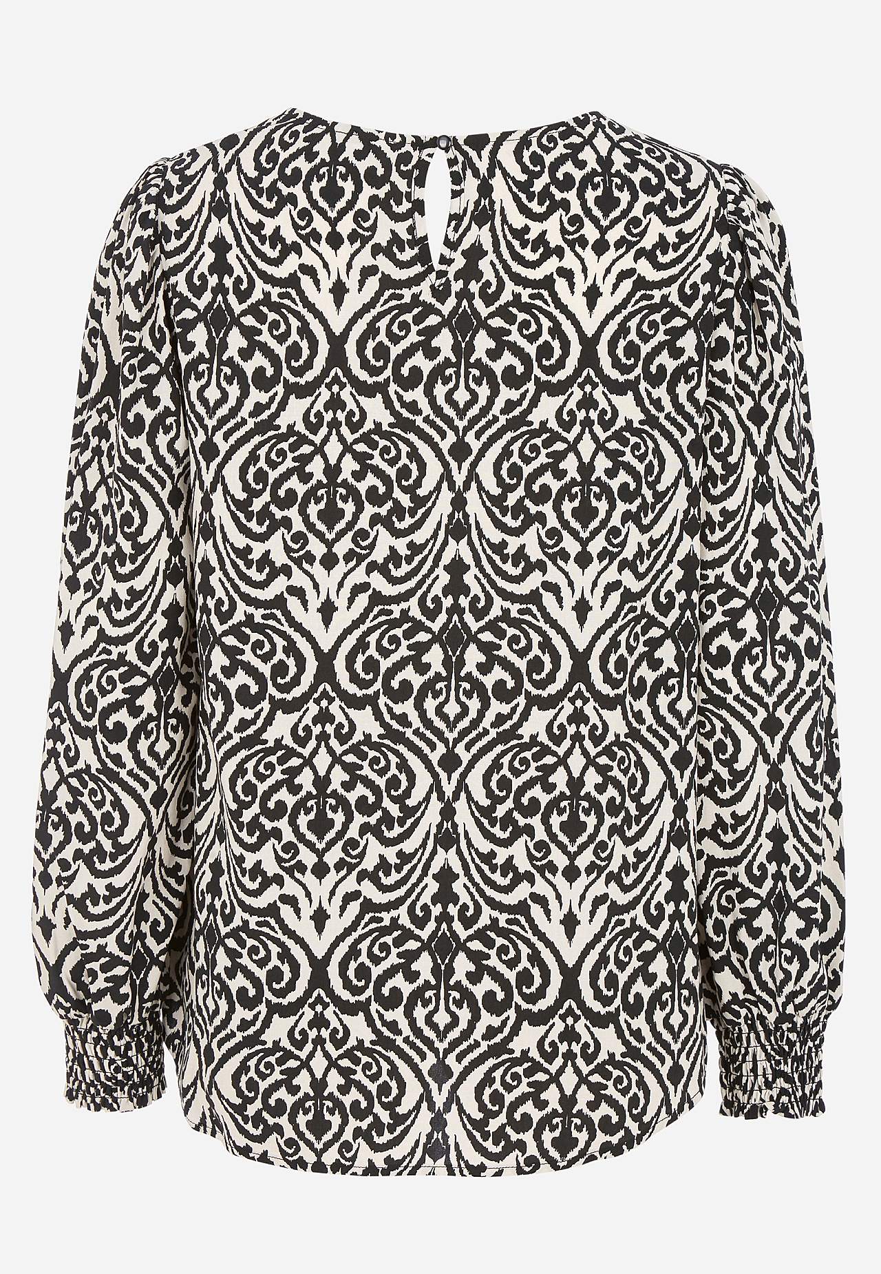 Blouse with smocking at the cuffs