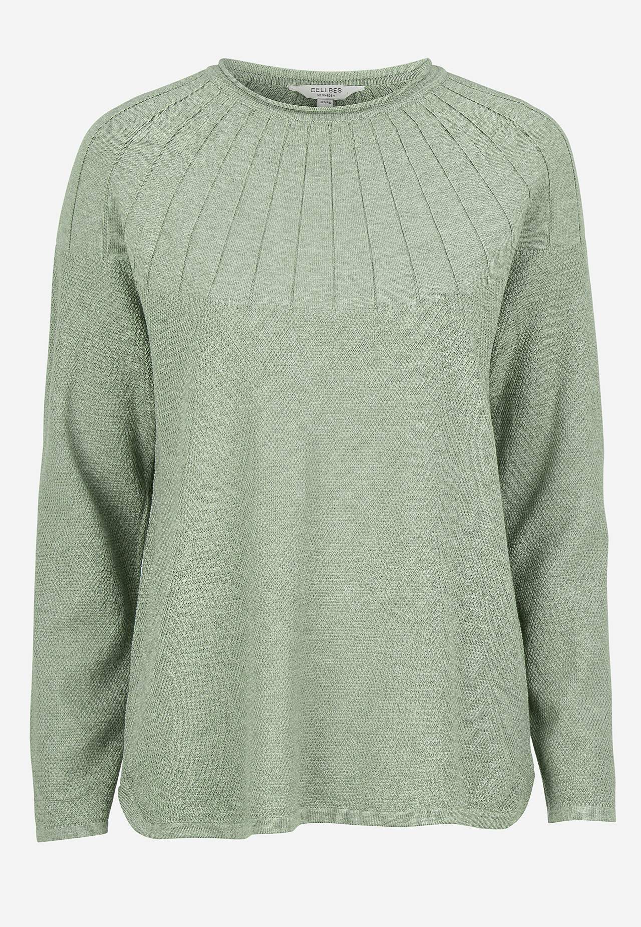 Fine-knitted sweater