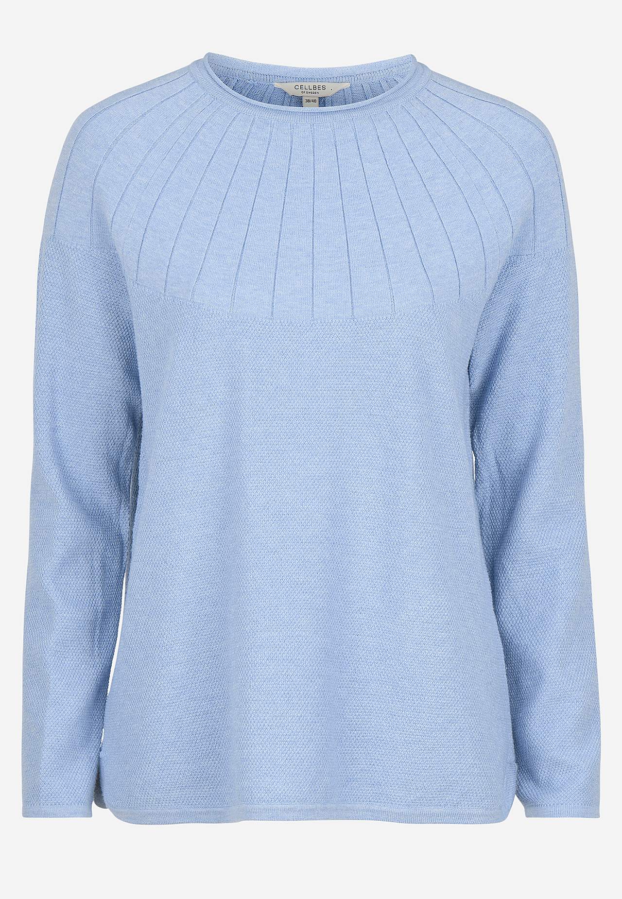 Fine-knitted sweater