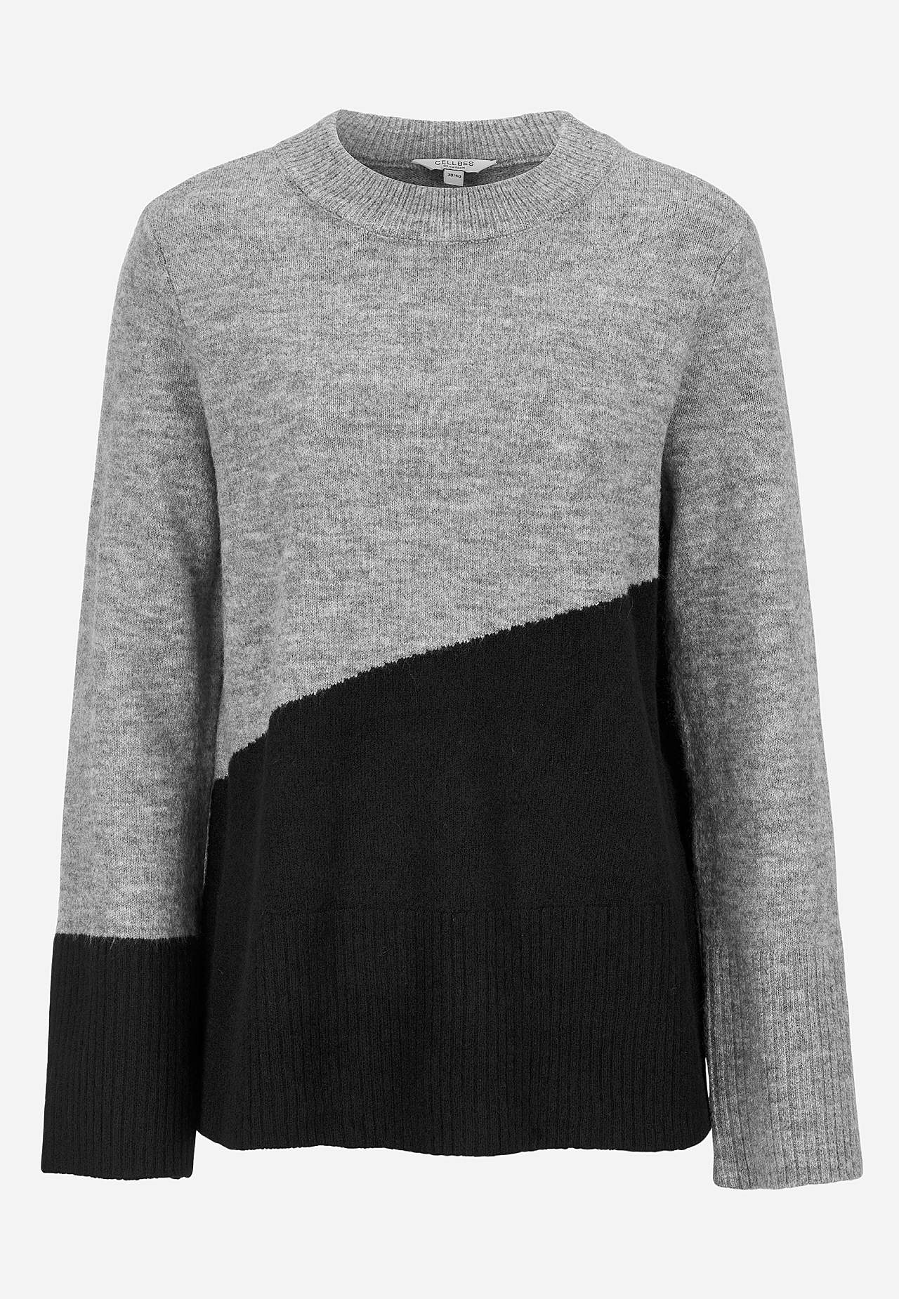 Knitted sweater with round neck